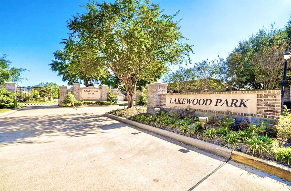 15838 Collinsville Drive, Tomball, TX 77377