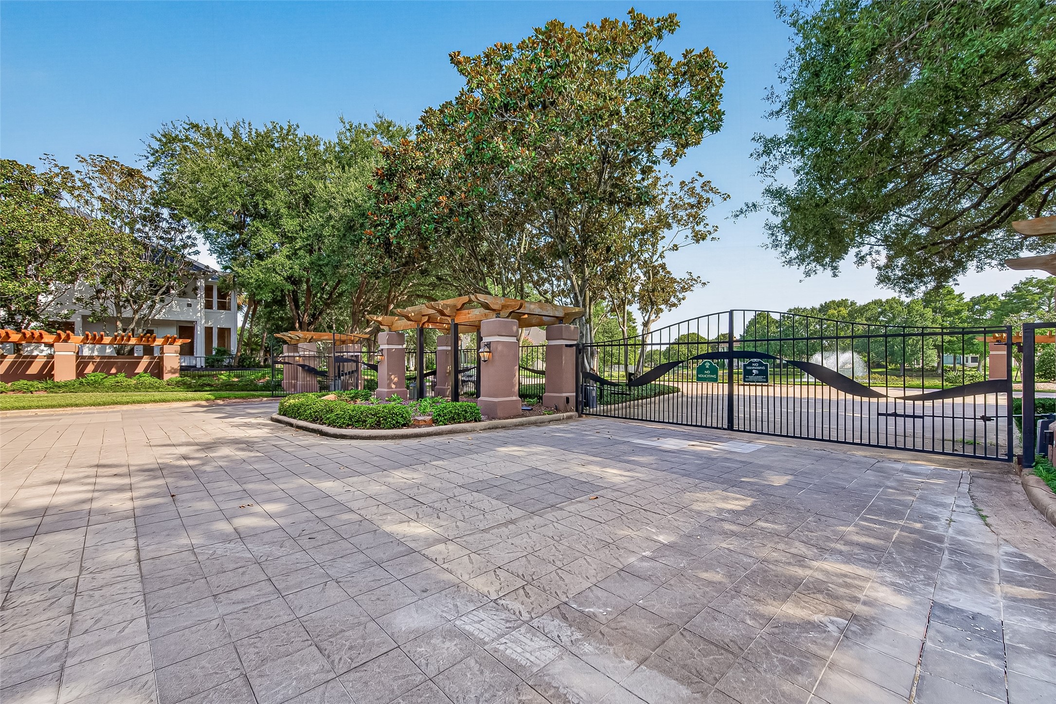 The community's curb appeal provides such an amazing sense of arrival into this neighborhood.