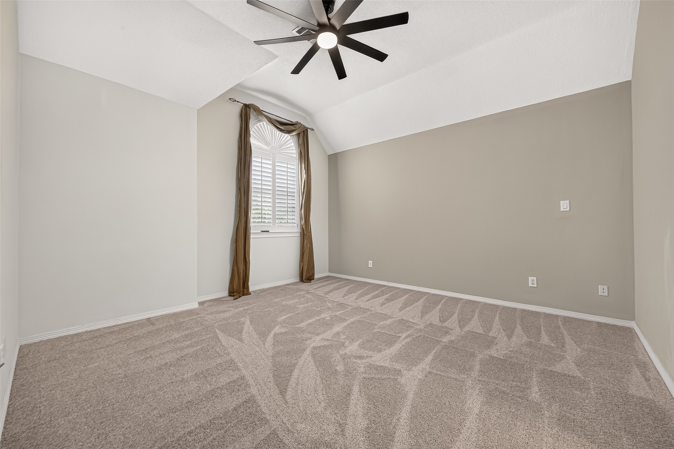 Spacious secondary bedroom