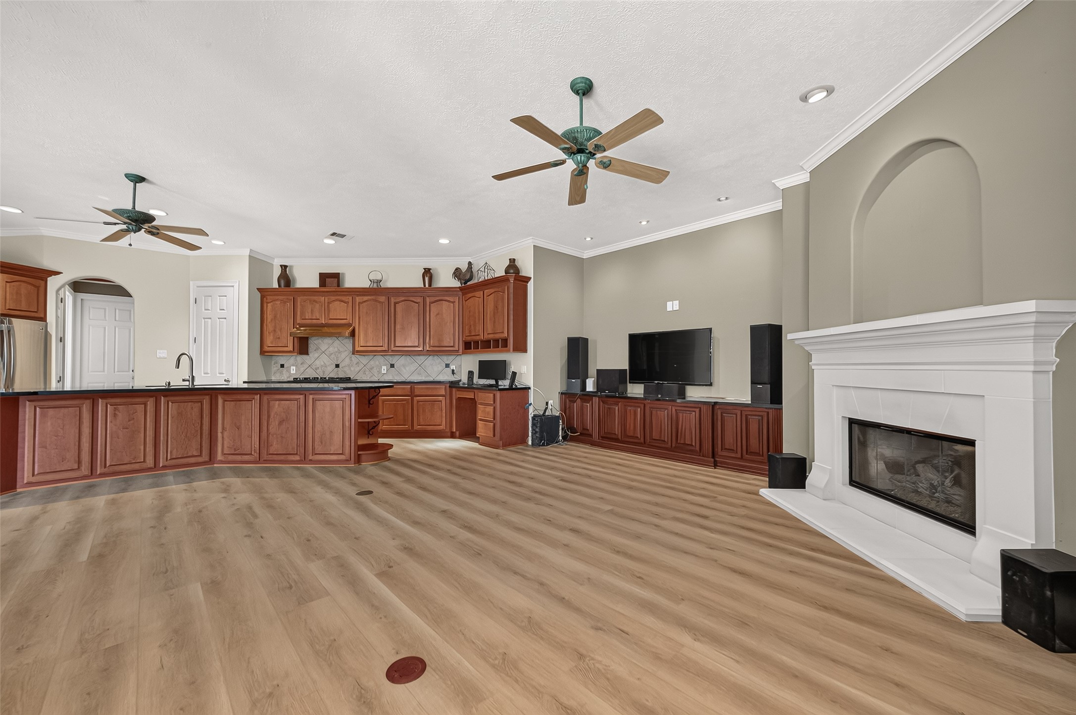 Here's another look at this wonderful living room/kitchen area. The built-in desk makes it so convenient and easy for you to manage your daily tasks or plan out menus.