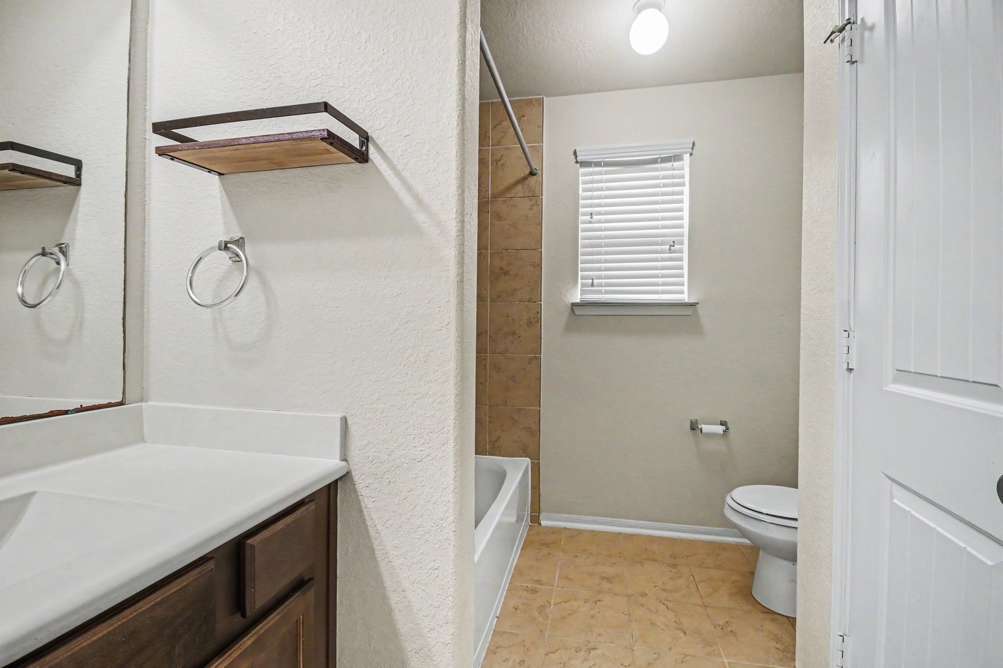 1439 Barras Street, Alvin, TX 77511