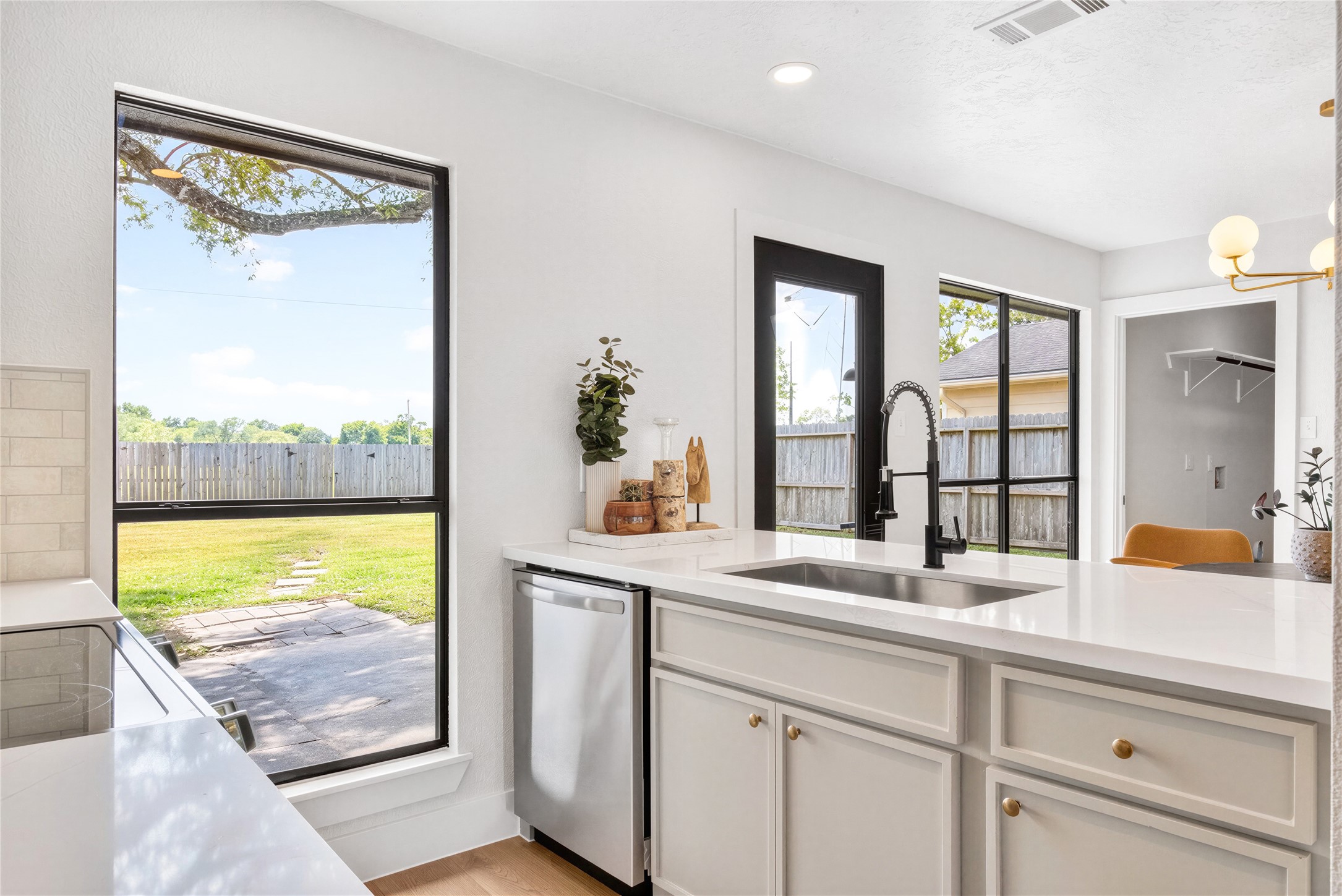 2501 Ironclad Drive, League City, TX 77573