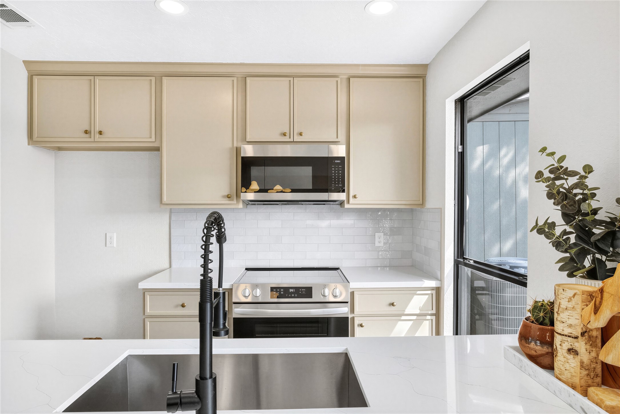 2501 Ironclad Drive, League City, TX 77573