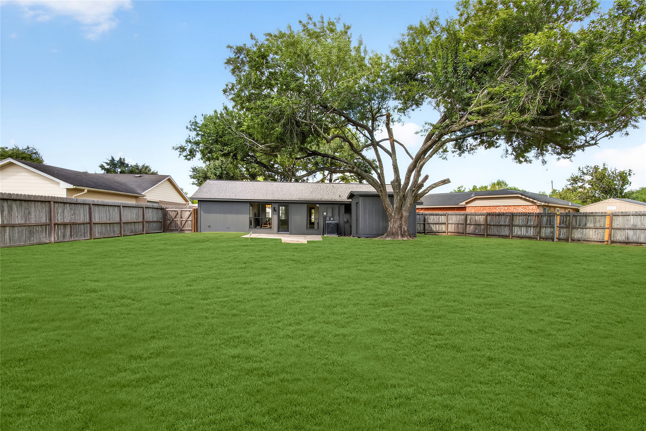 2501 Ironclad Drive, League City, TX 77573