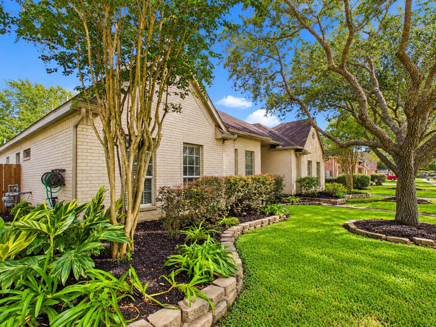 2876 Love Lane, Friendswood, TX 77546