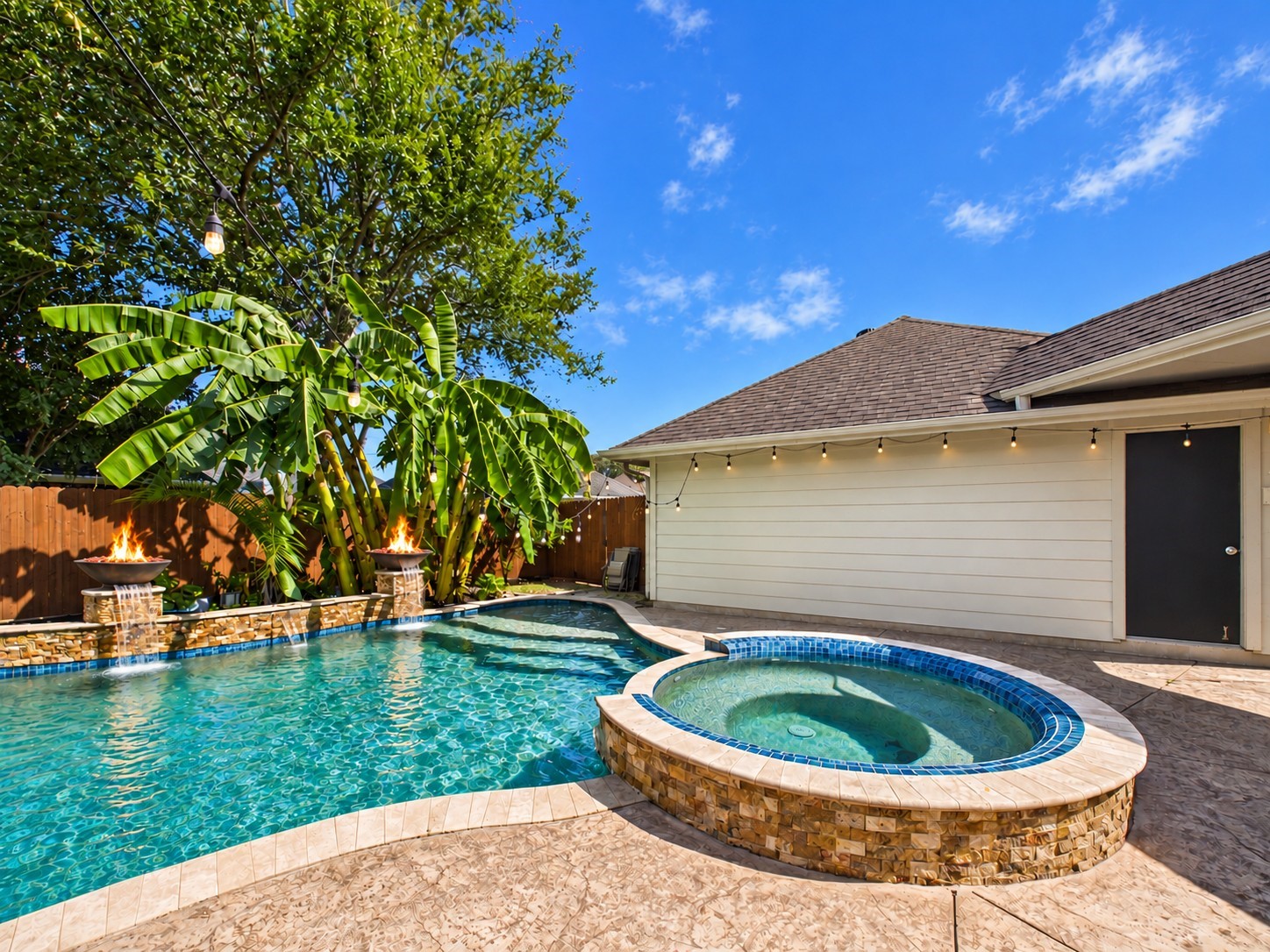 2876 Love Lane, Friendswood, TX 77546