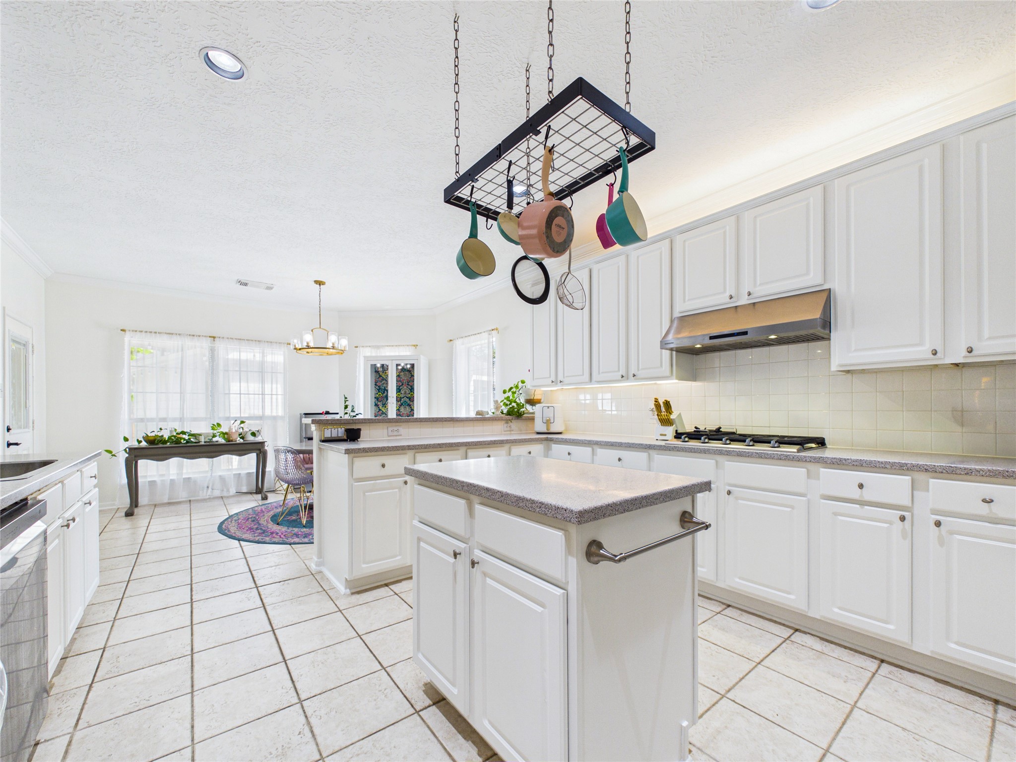2876 Love Lane, Friendswood, TX 77546