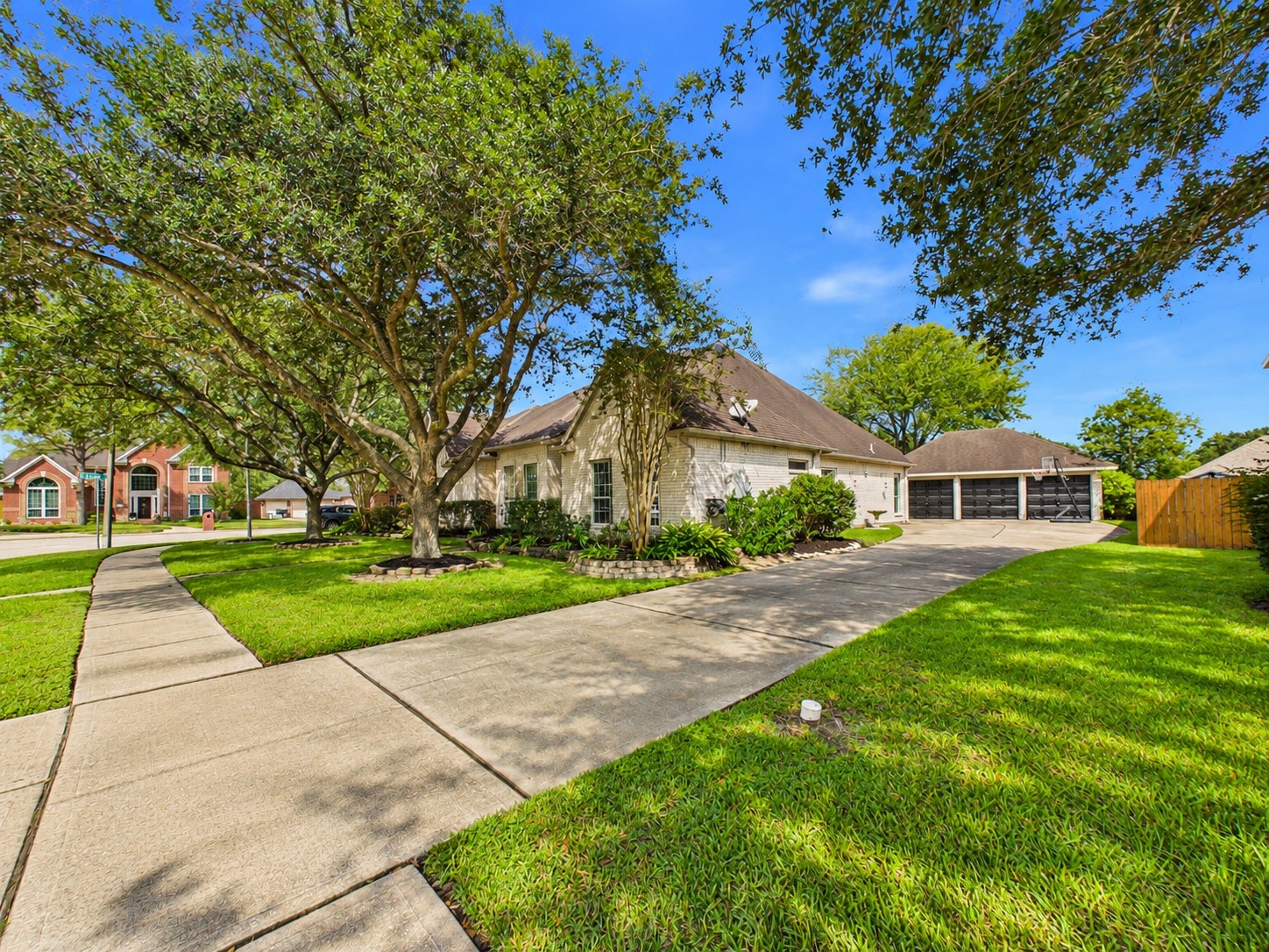 2876 Love Lane, Friendswood, TX 77546