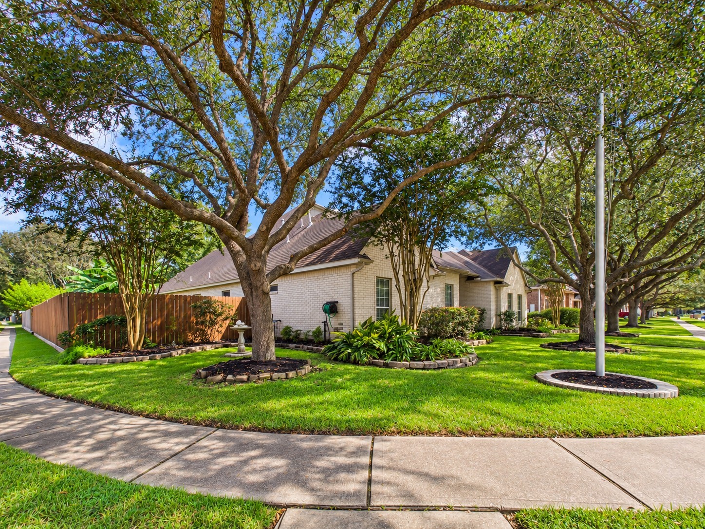 2876 Love Lane, Friendswood, TX 77546