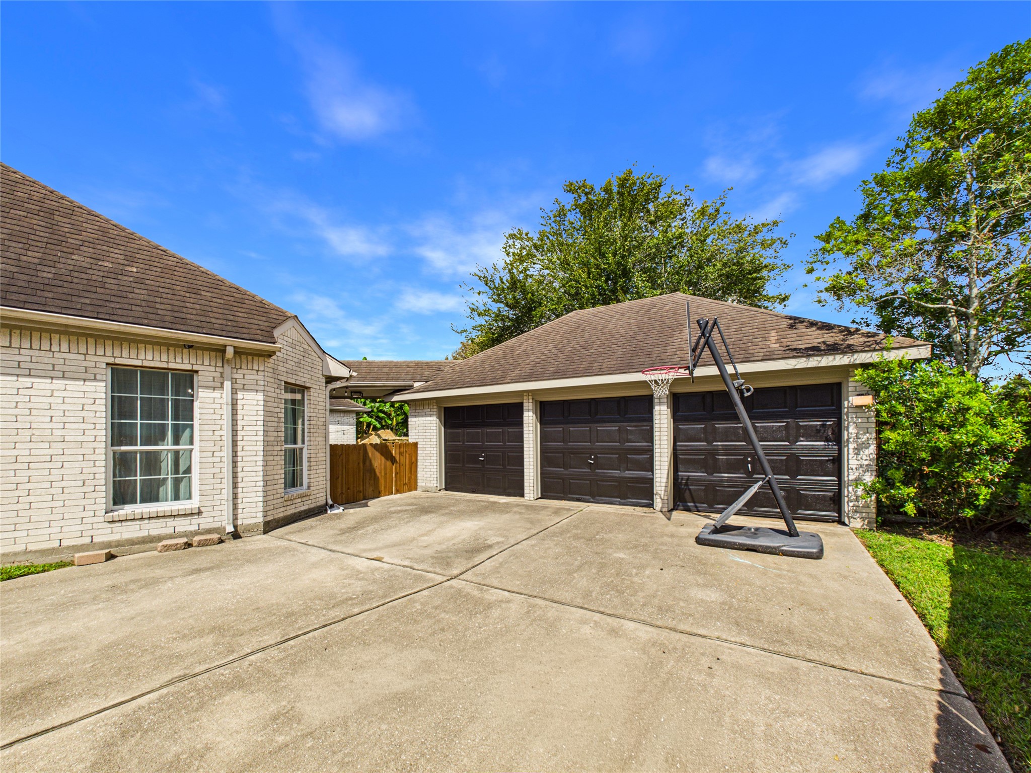 Long driveway with 3 car garage.