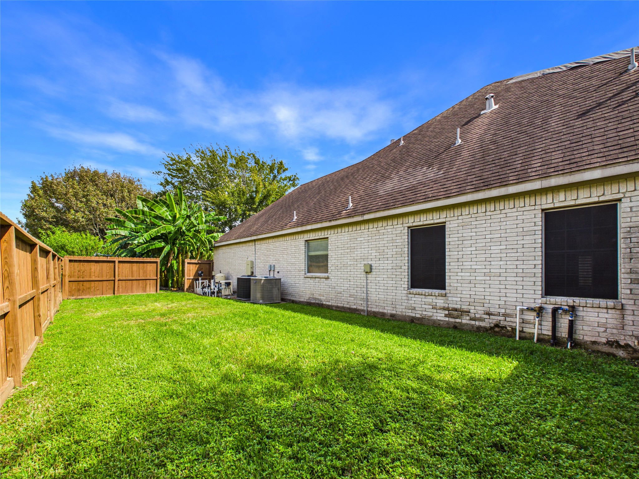 2876 Love Lane, Friendswood, TX 77546