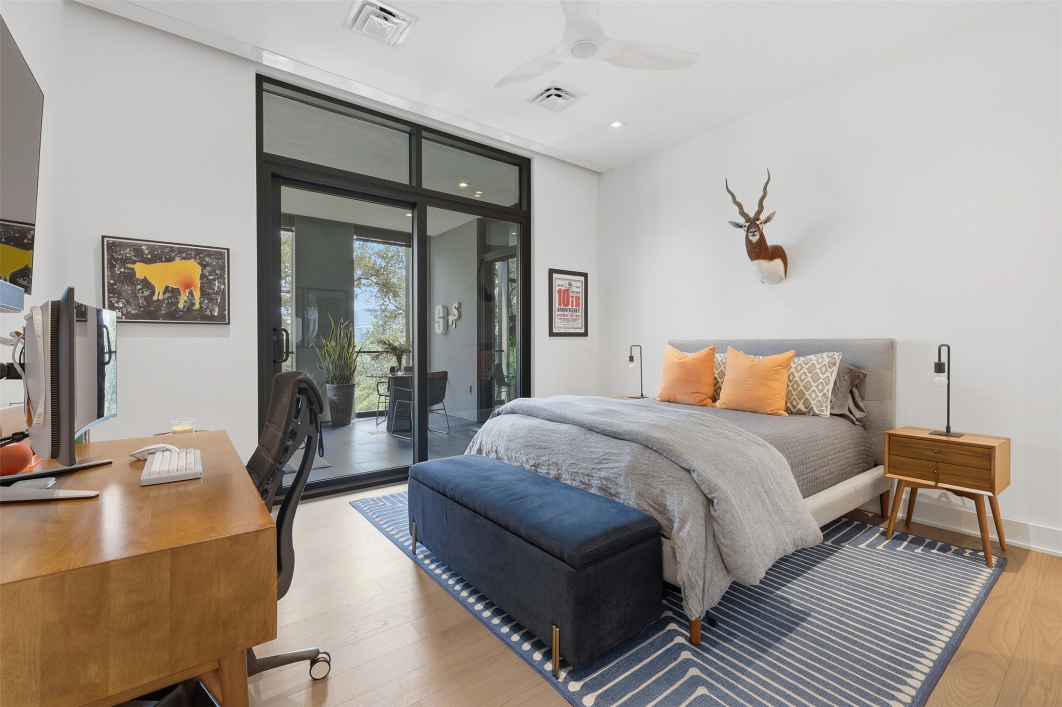The second bedroom also has direct access to the terrace.