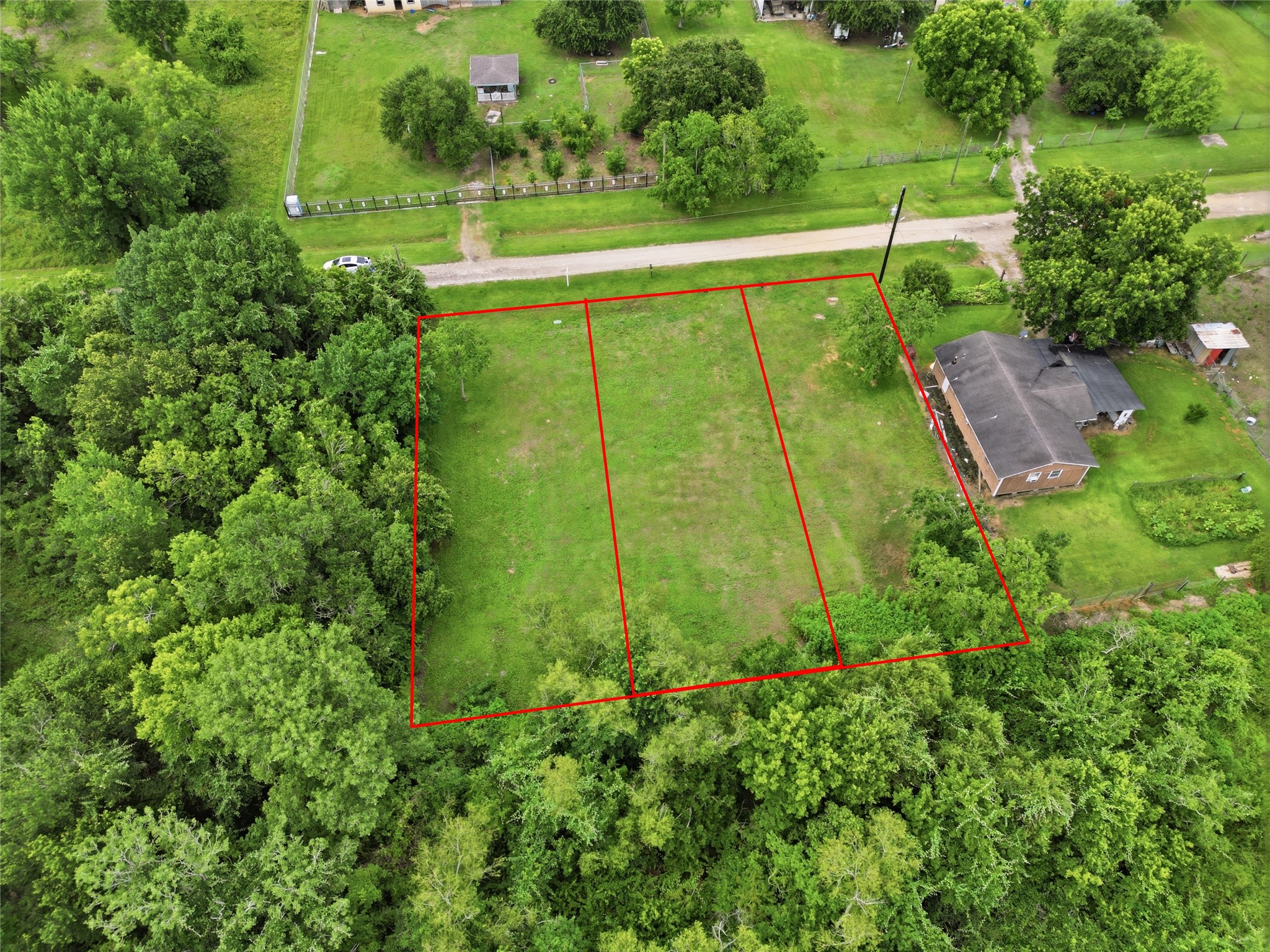 7117 Lewis Road, Hitchcock, TX 77563
