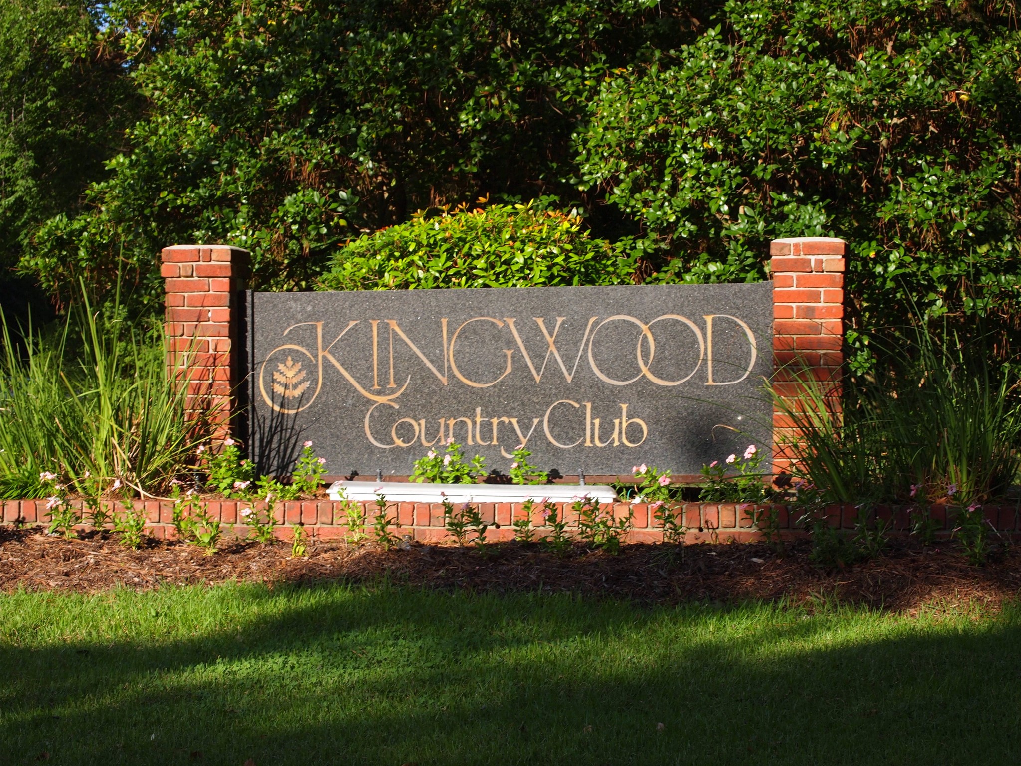 Nearby Kingwood Country Club offers golf, tennis, pickleball and a fitness center.