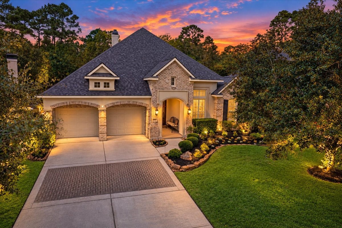 Exclusive Royal Shores patio home backs to wooded reserve with pool & spa! Exclusive Royal Shores patio home backs to wooded reserve with pool & spa!