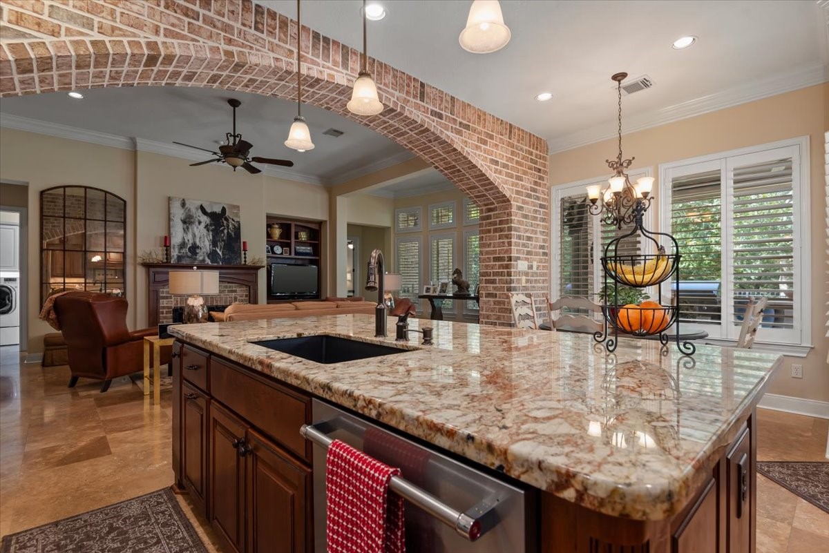 And the brick archway is breathtaking!