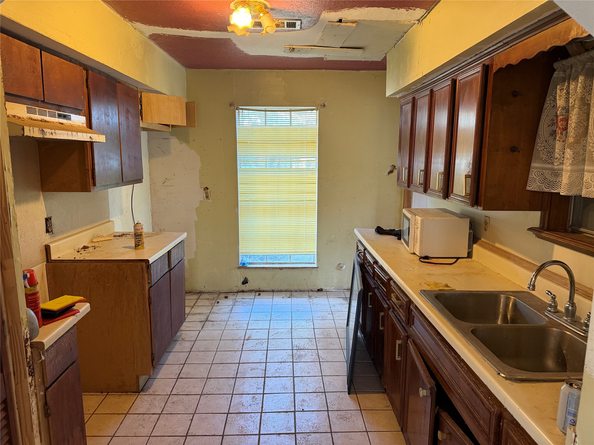 7102 Wendemere Street, Houston, TX 77088 7102 Wendemere Street, Houston, TX 77088