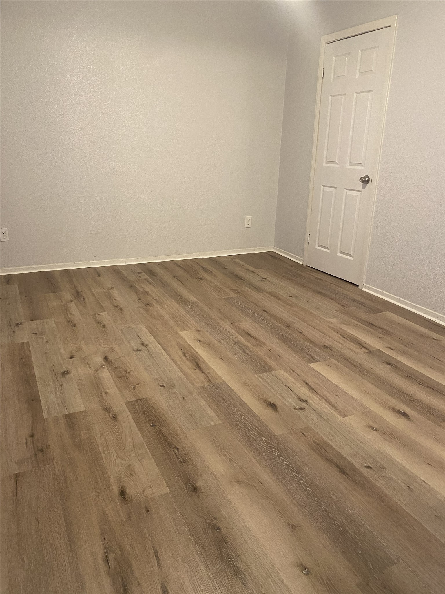 Bedroom has two closets Bedroom has two closets