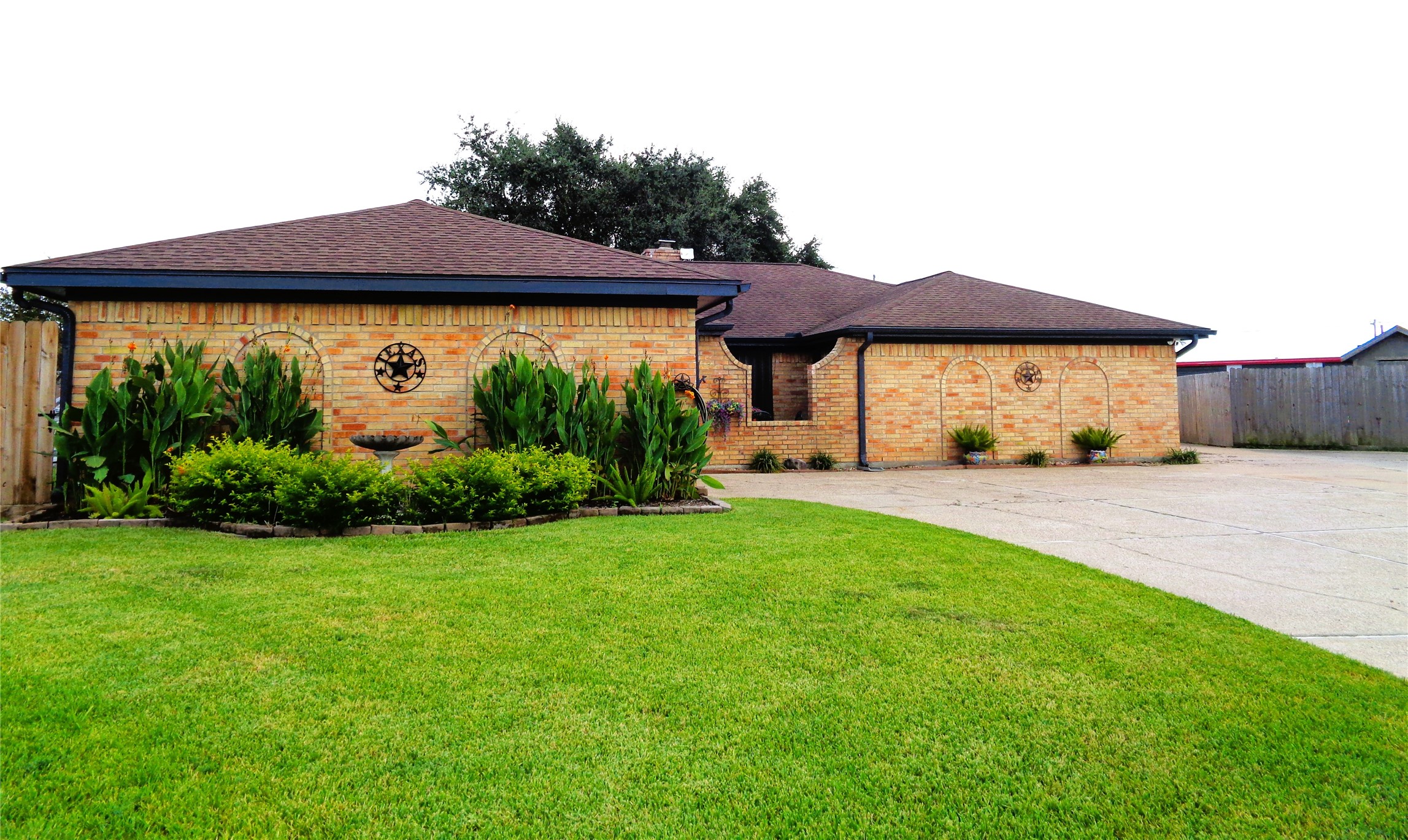 Home is located on a cul-de-sac in an established & secluded neighborhood Home is located on a cul-de-sac in an established & secluded neighborhood