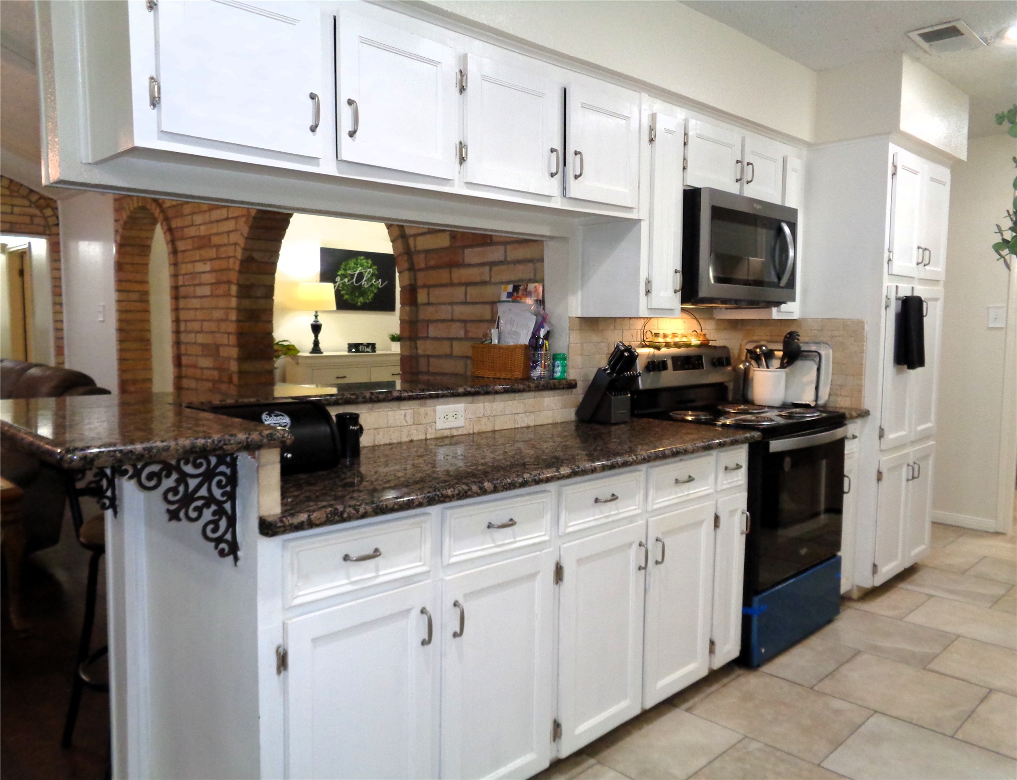 Plenty of food preperation space in this kitchen