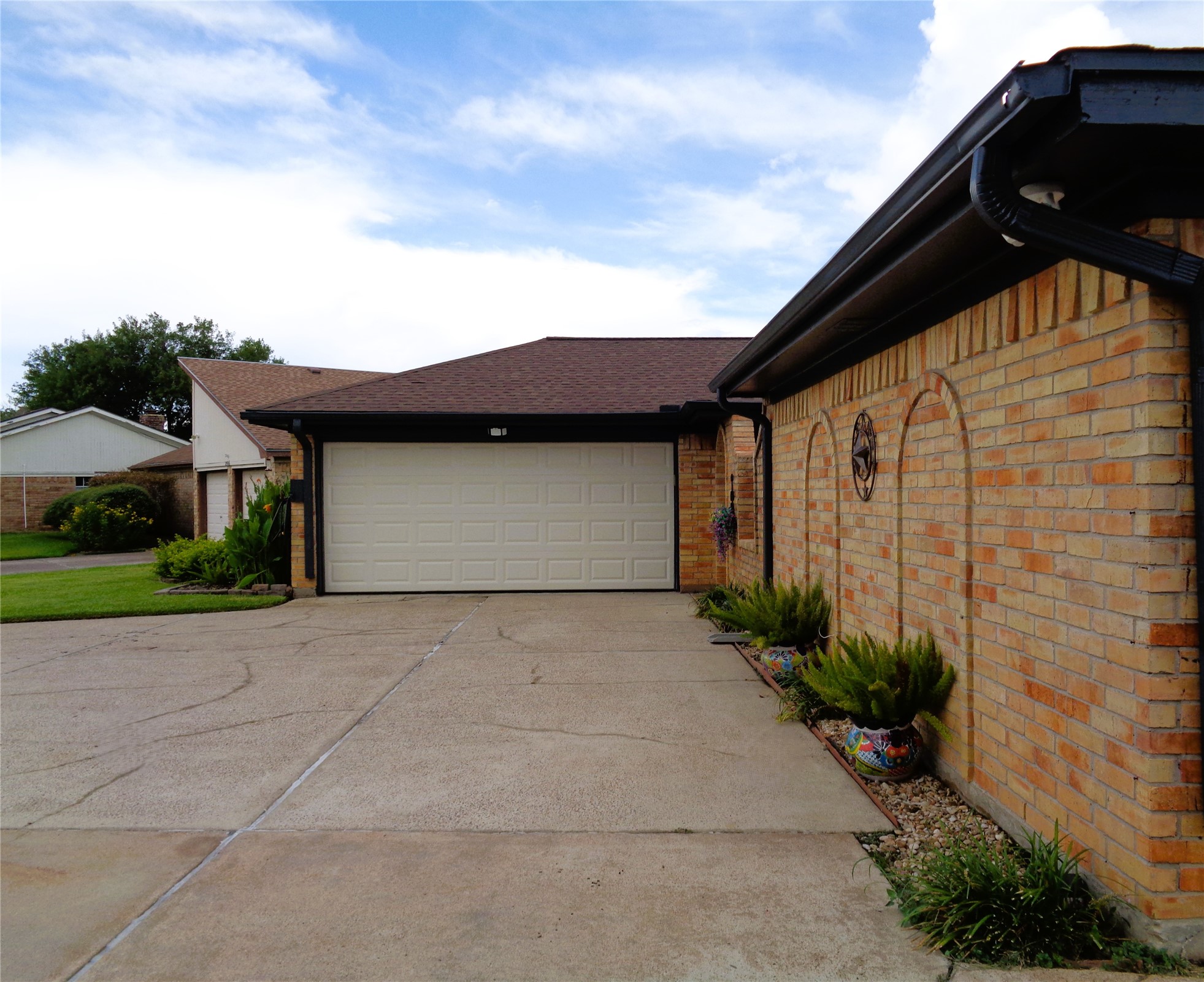 2 car attached garage with auto garage door opener and keypad for convenience. 2 car attached garage with auto garage door opener and keypad for convenience.