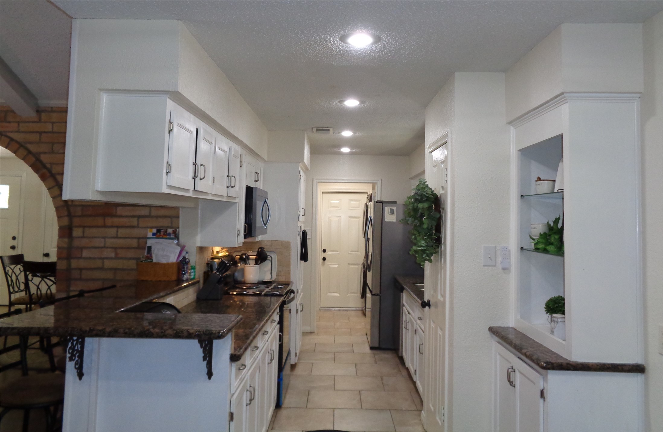 Nice breakfast bar with granite countertops