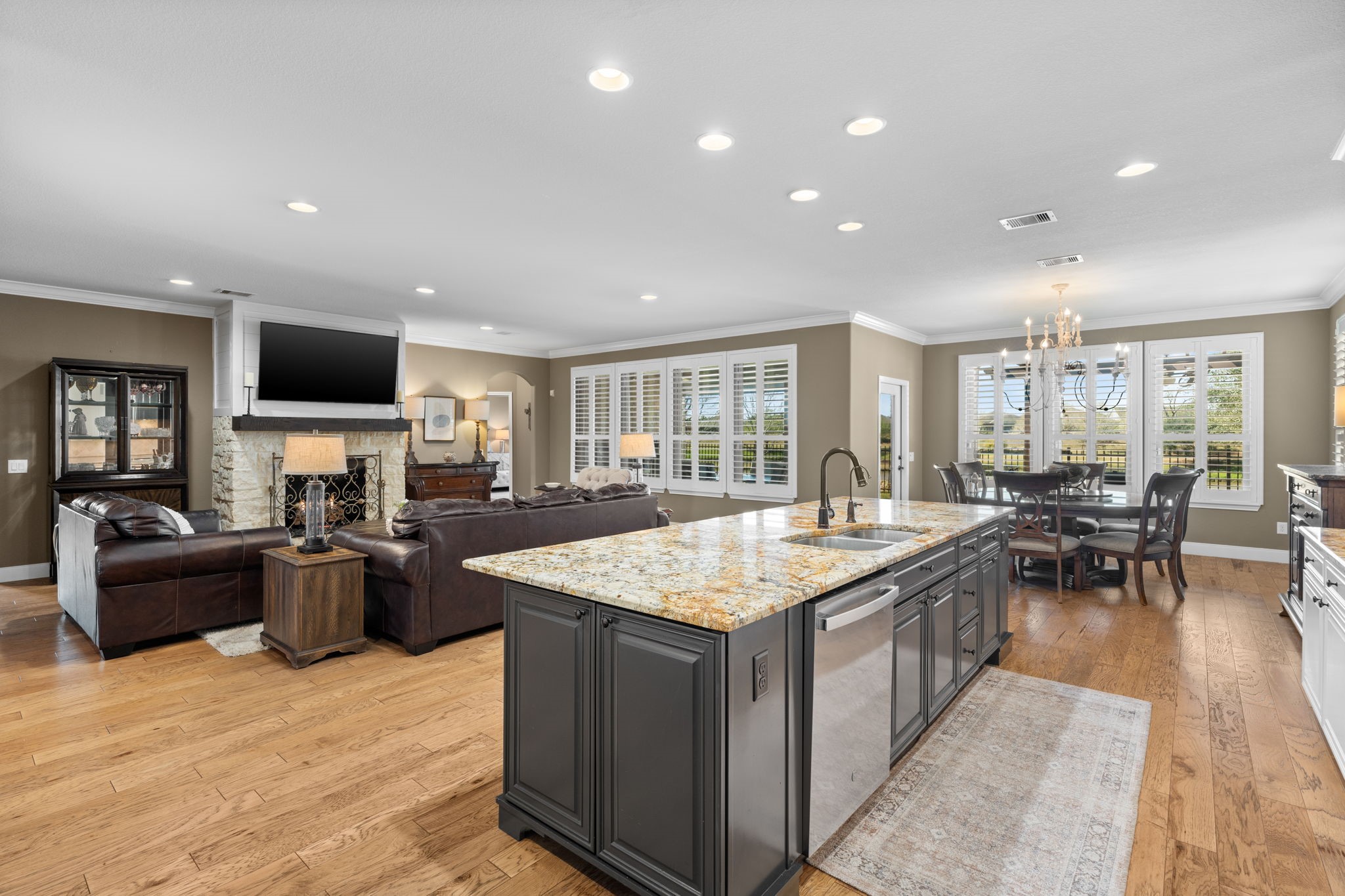 As you enter you are greeted by a spacious gathering room. It boasts 7 large windows, allowing ample natural light to flood the space.