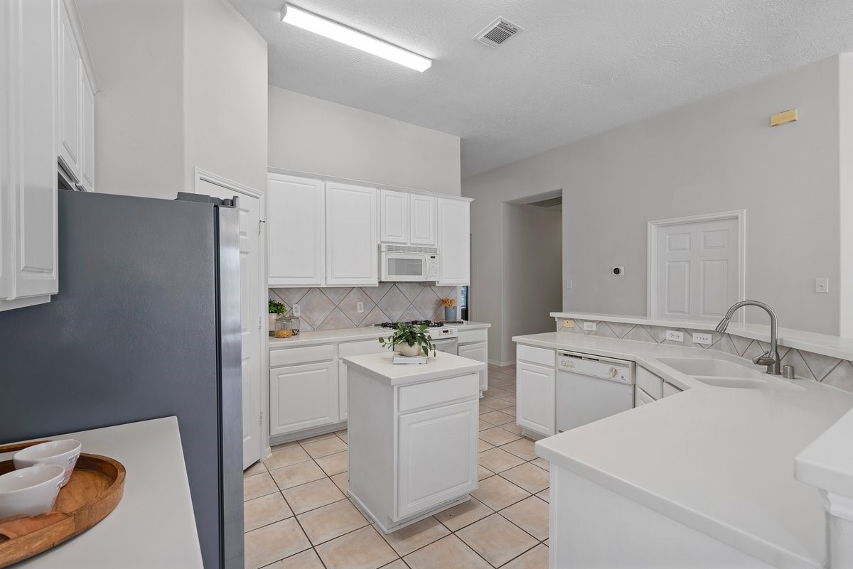 16715 Shallow Ridge Boulevard, Houston, TX 77095