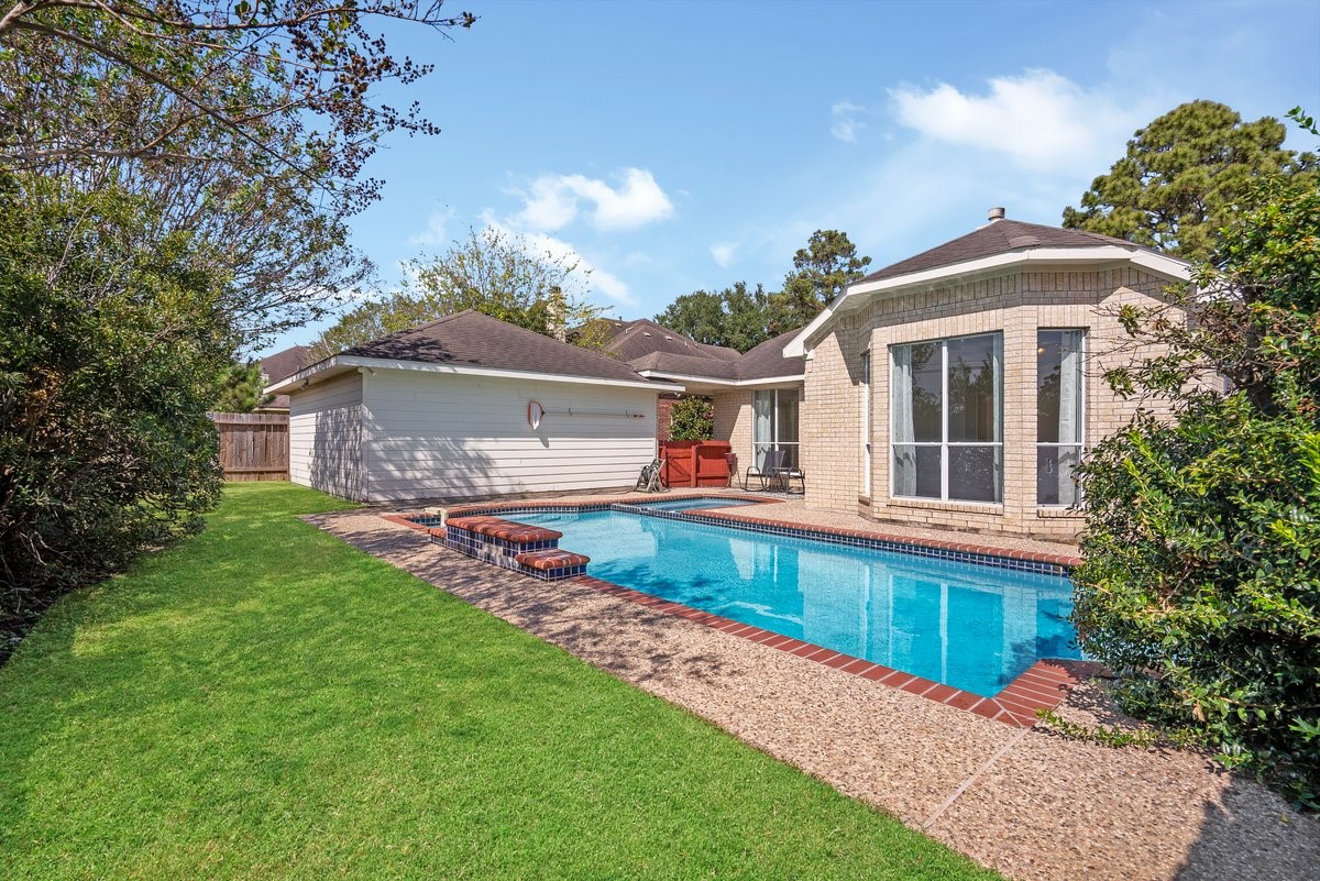 16715 Shallow Ridge Boulevard, Houston, TX 77095