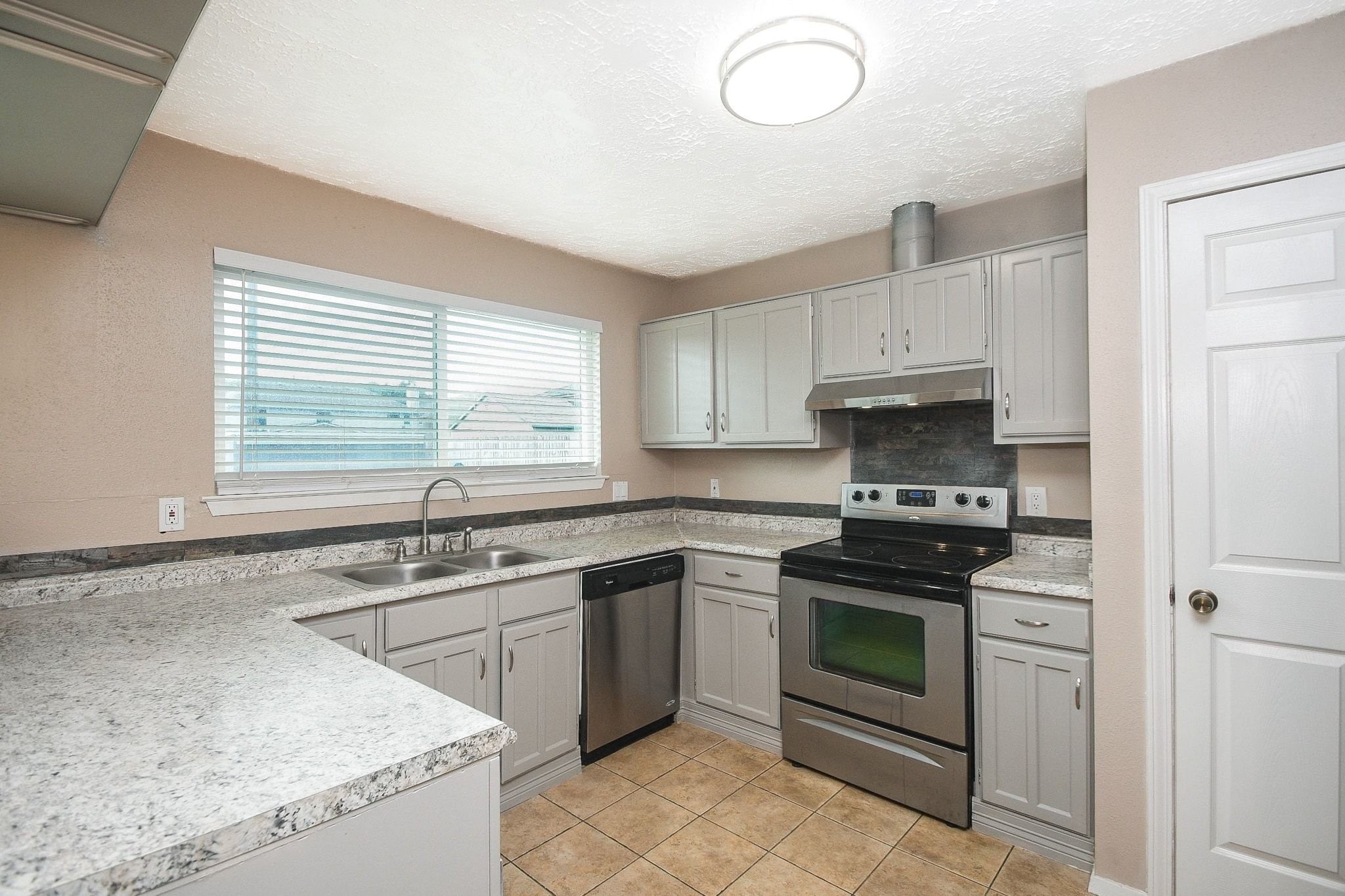 2058 Feather Ridge Drive, Missouri City, TX 77489