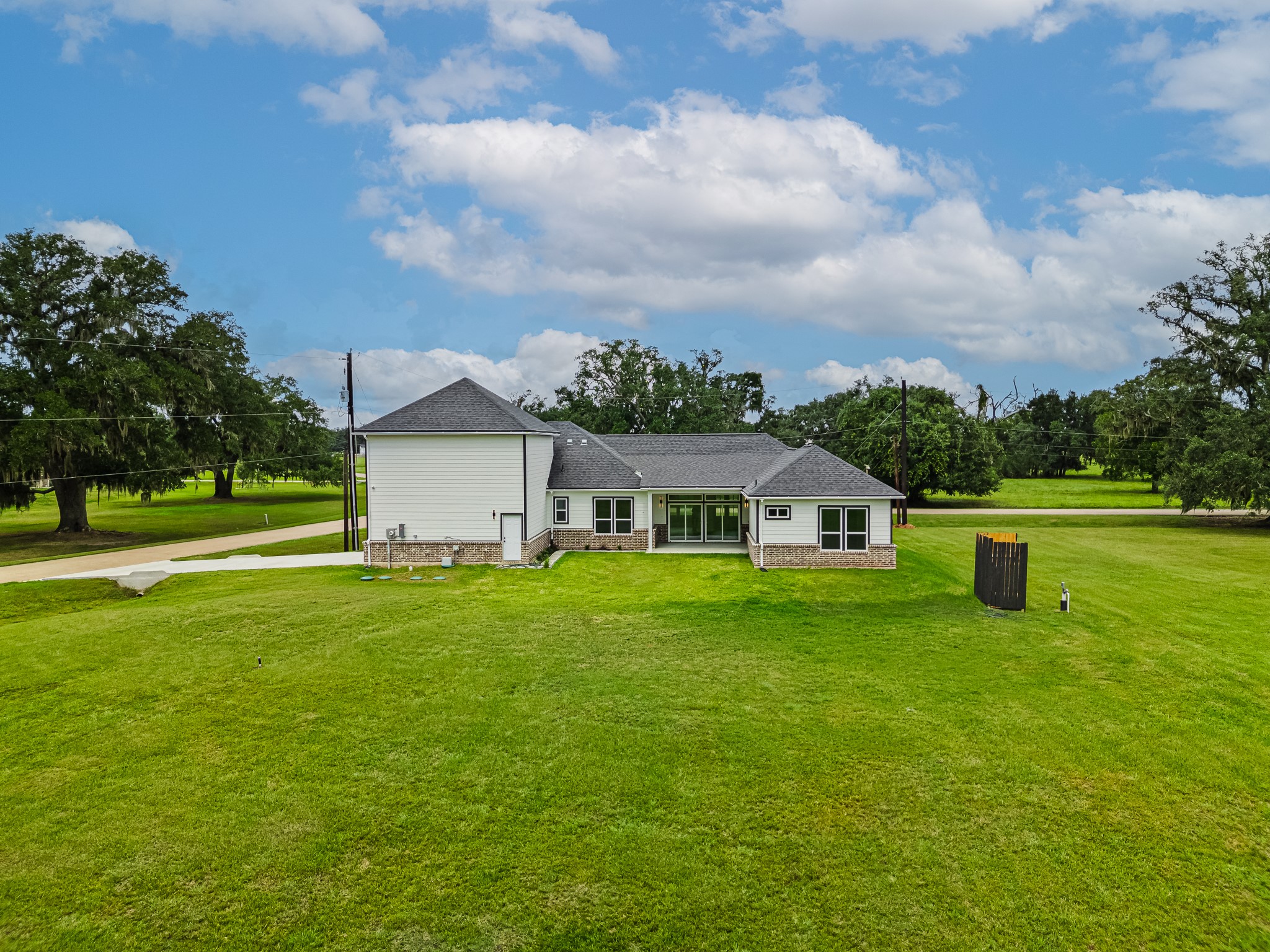 500 Campfire Trail, Angleton, TX 77515