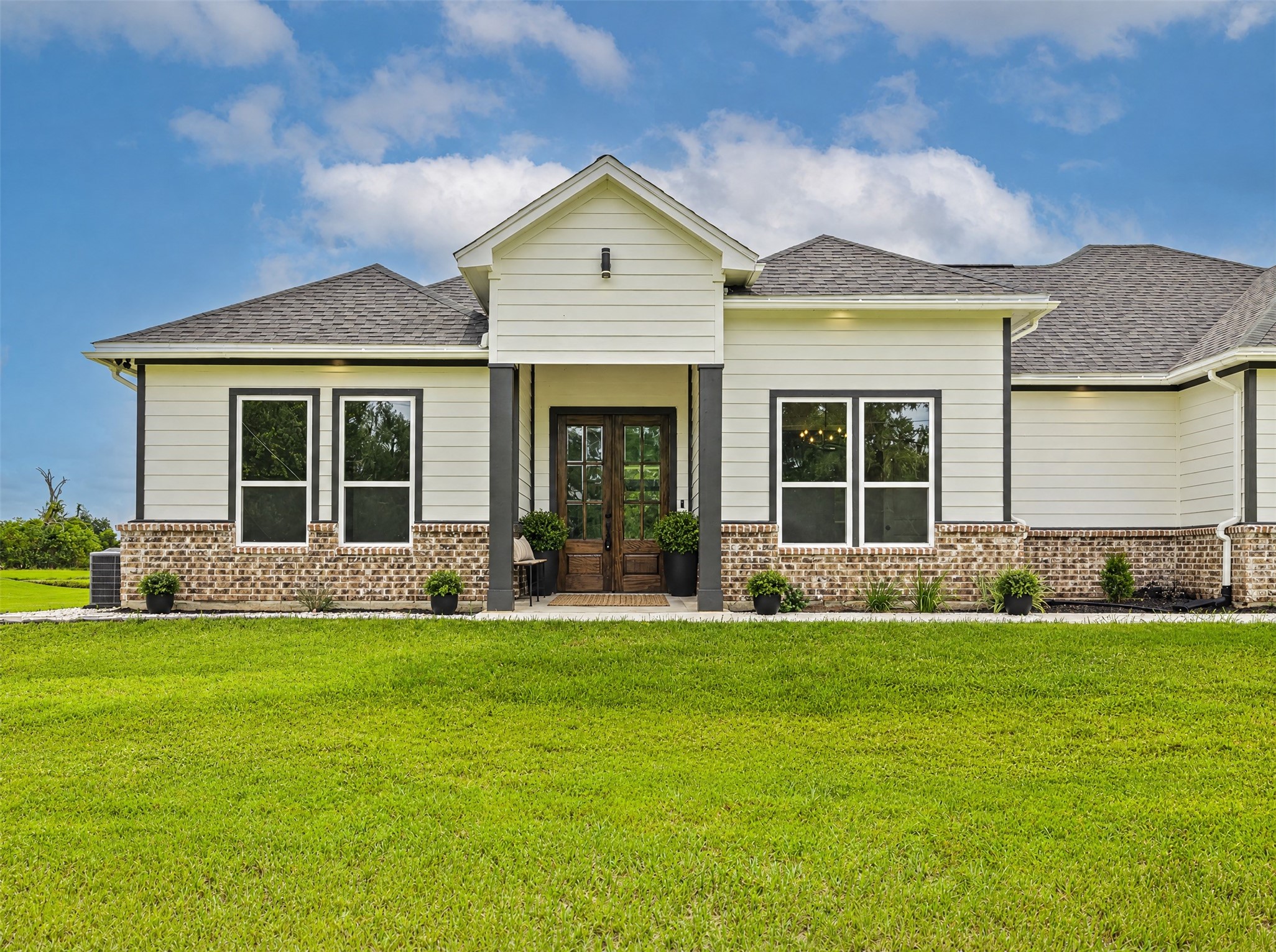 500 Campfire Trail, Angleton, TX 77515
