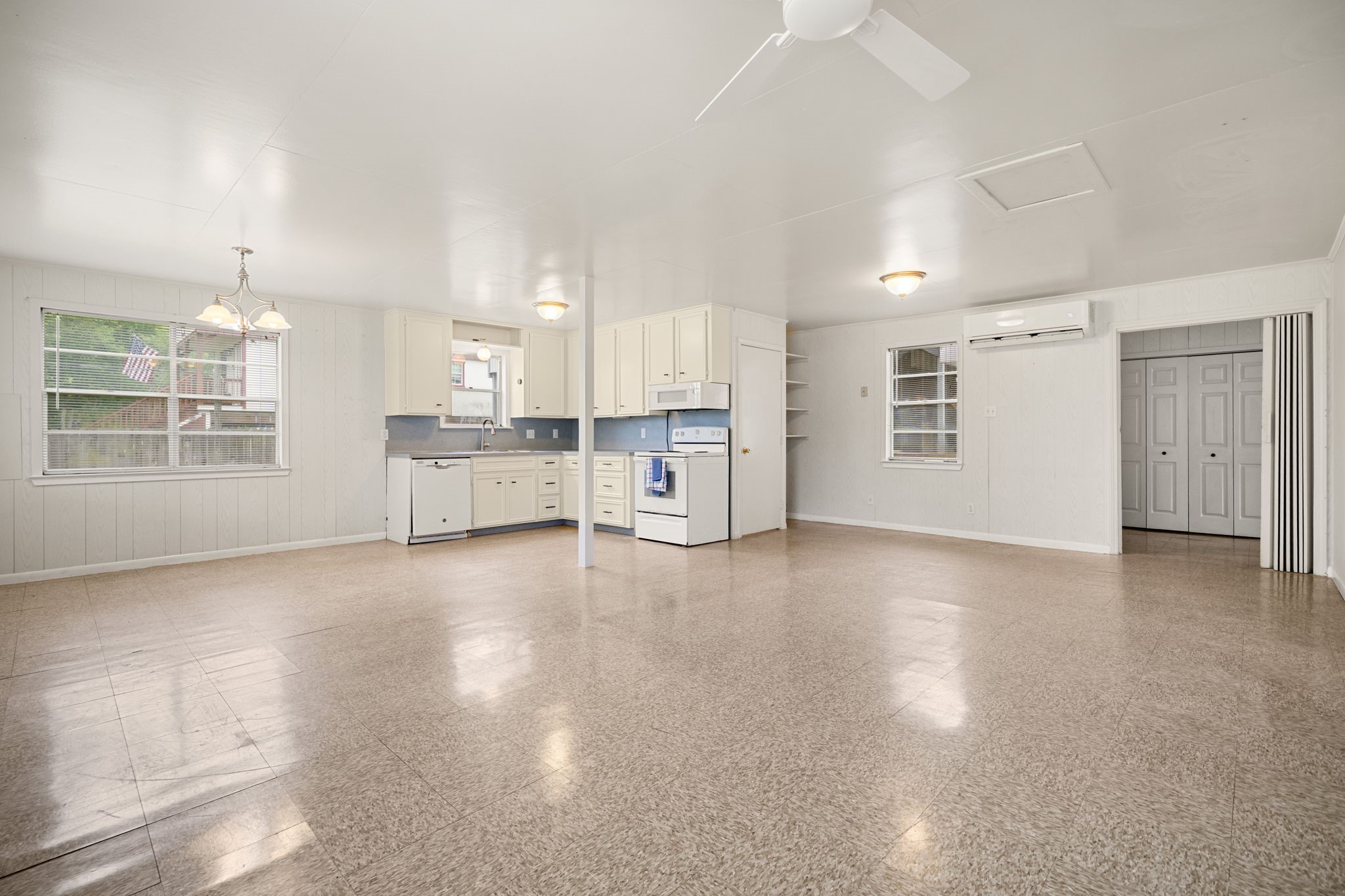 221 11th Street, San Leon, TX 77539 221 11th Street, San Leon, TX 77539