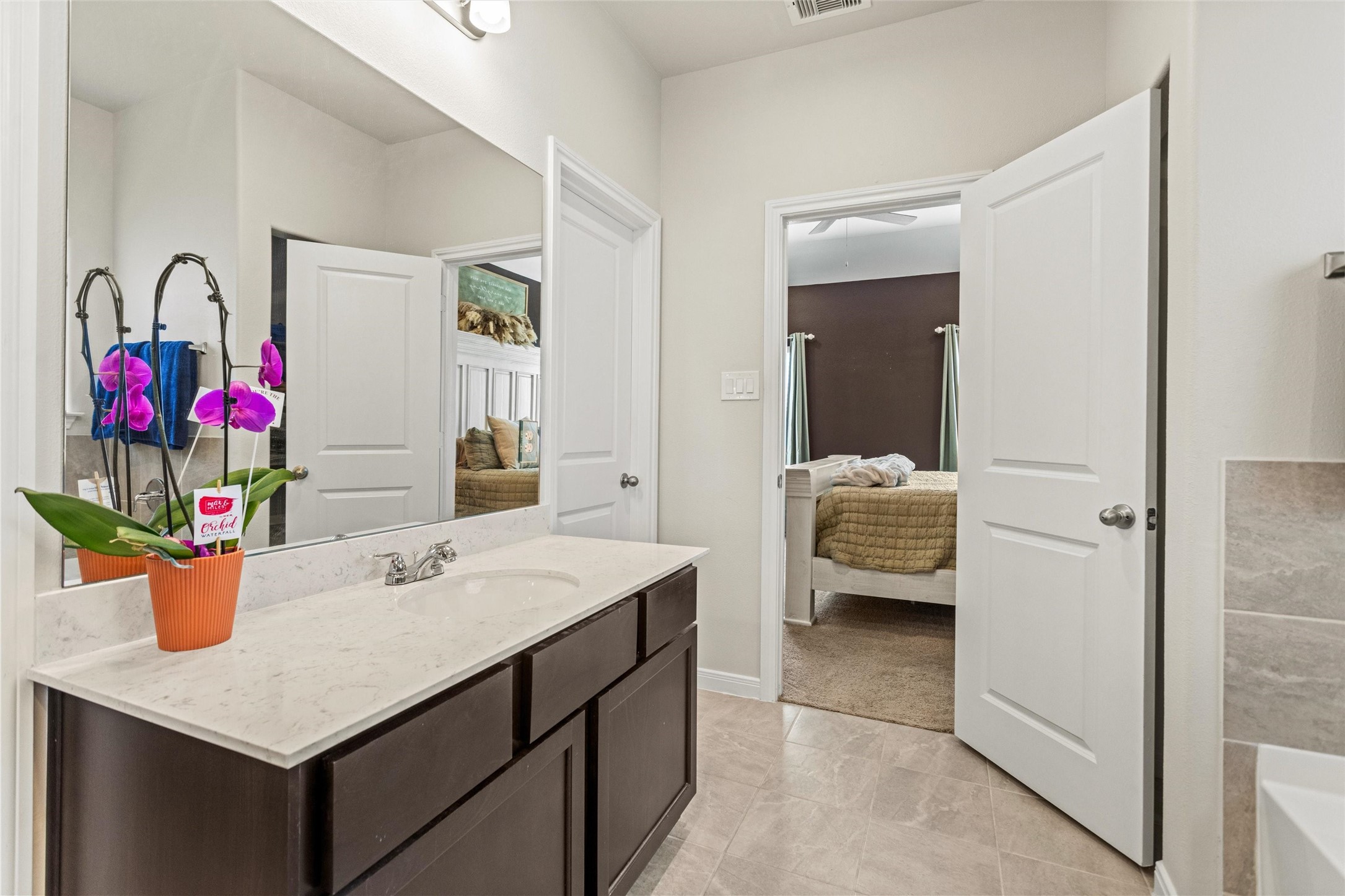 Primary en-suite bathroom.