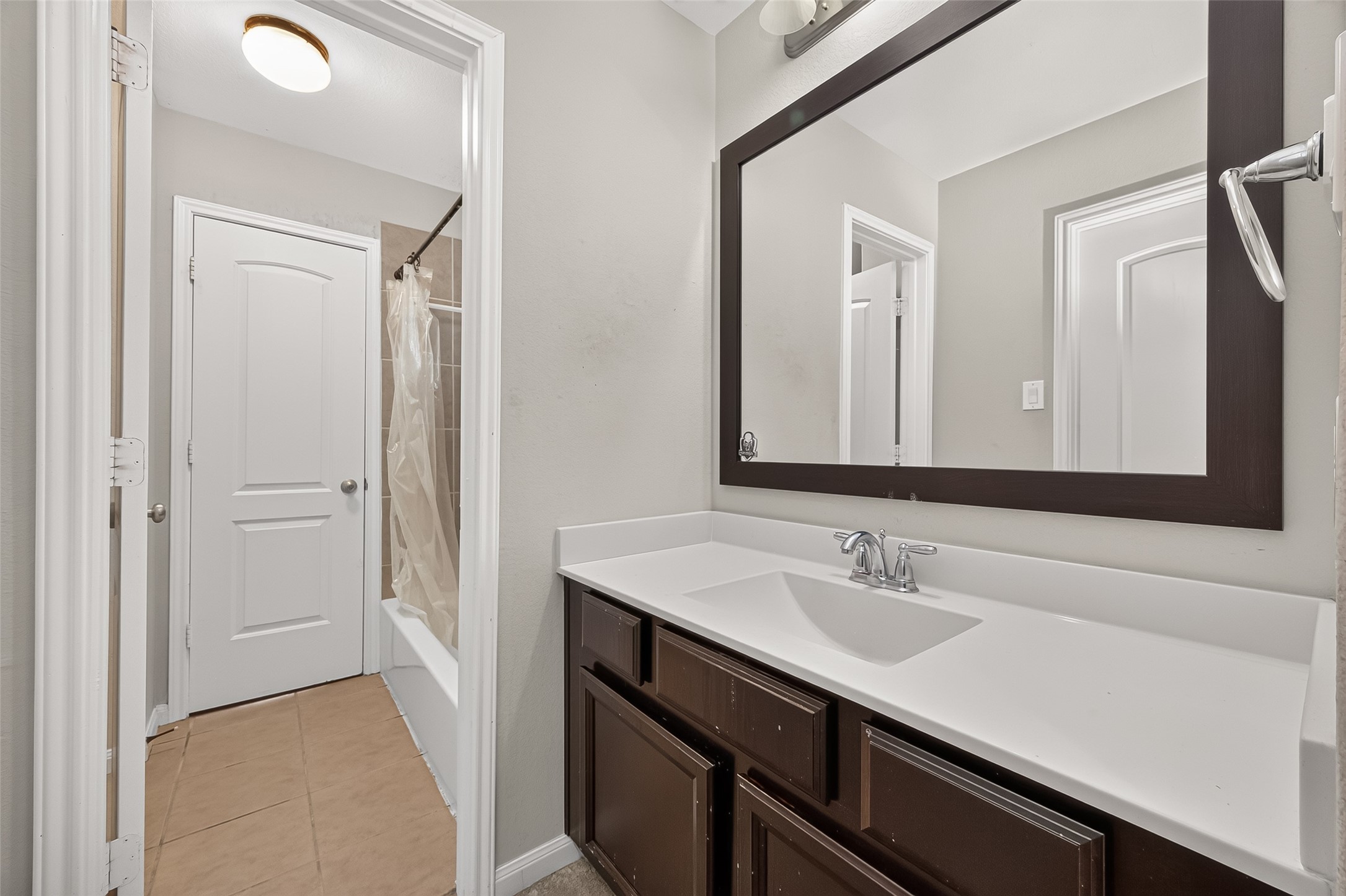 Secondary bathroom.