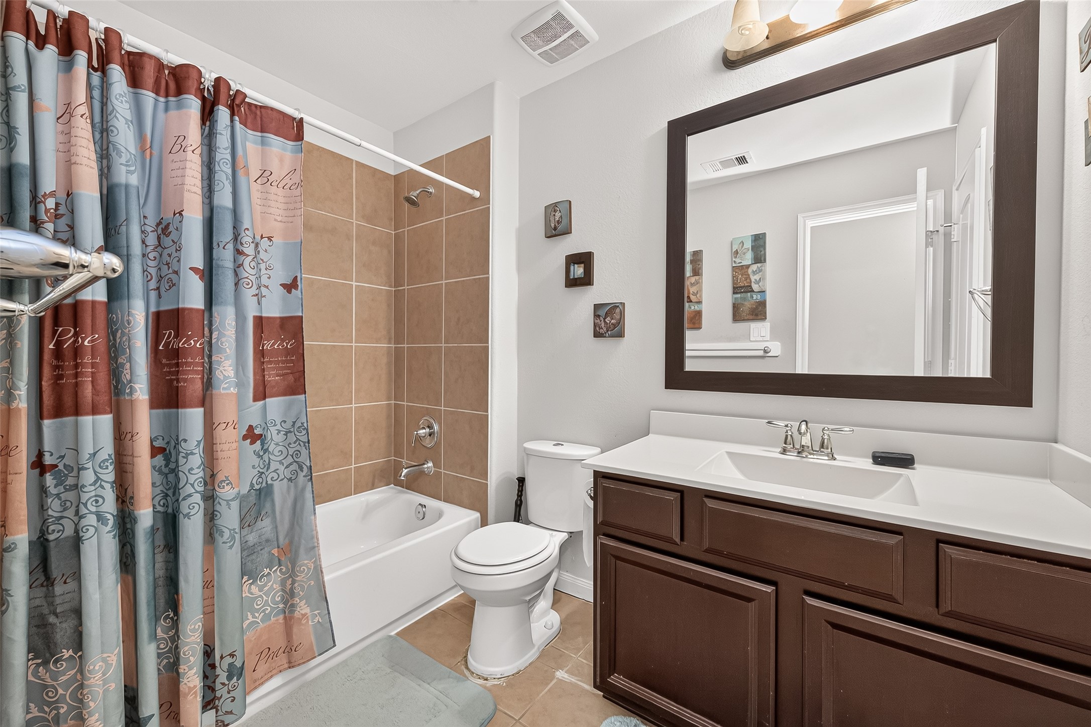 Secondary bathroom.
