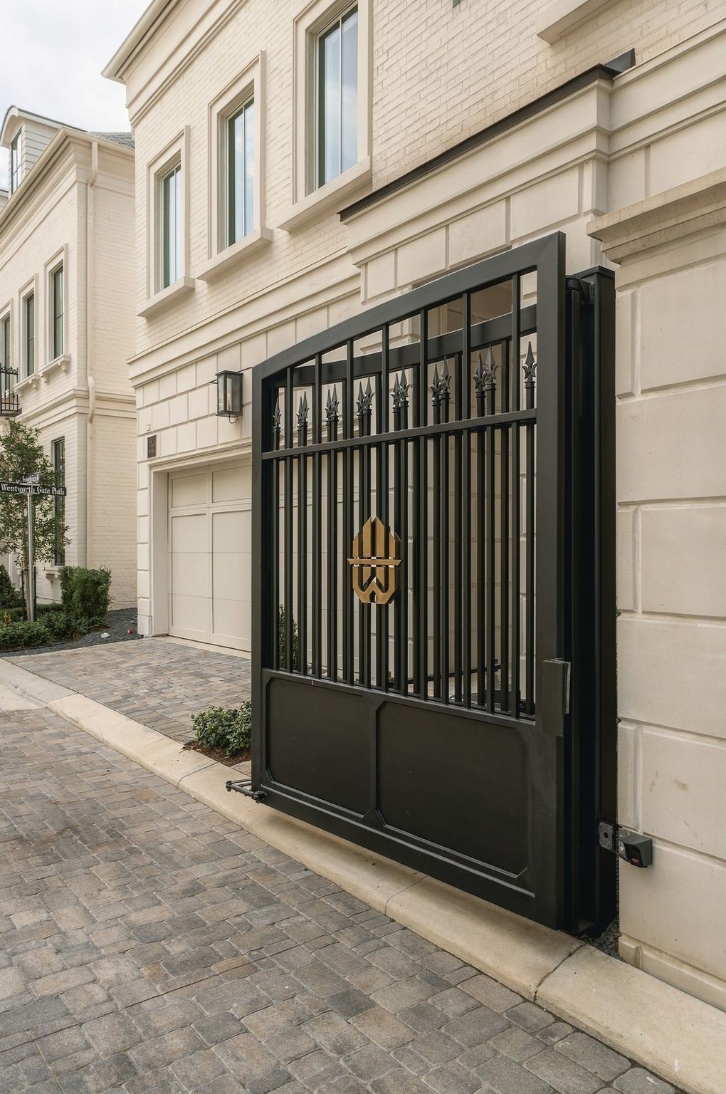 13 Wentworth Gate Path, Houston, TX 77027