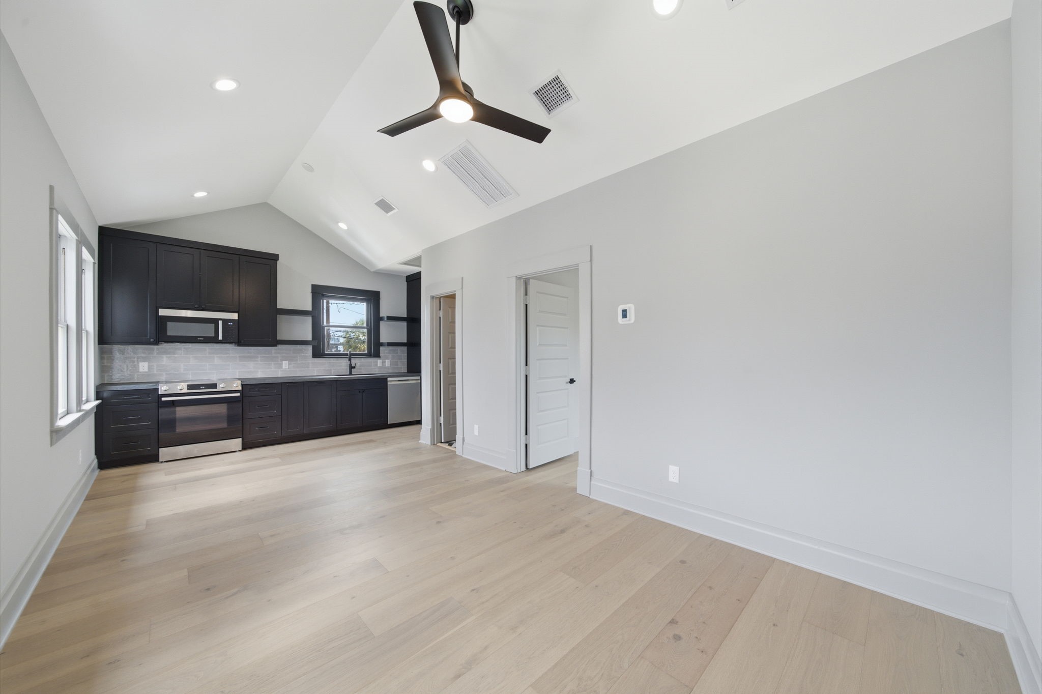 Bright, open space with high ceilings, full bathroom and large bedroom.
Great for a guest space, rental potential or a private office.