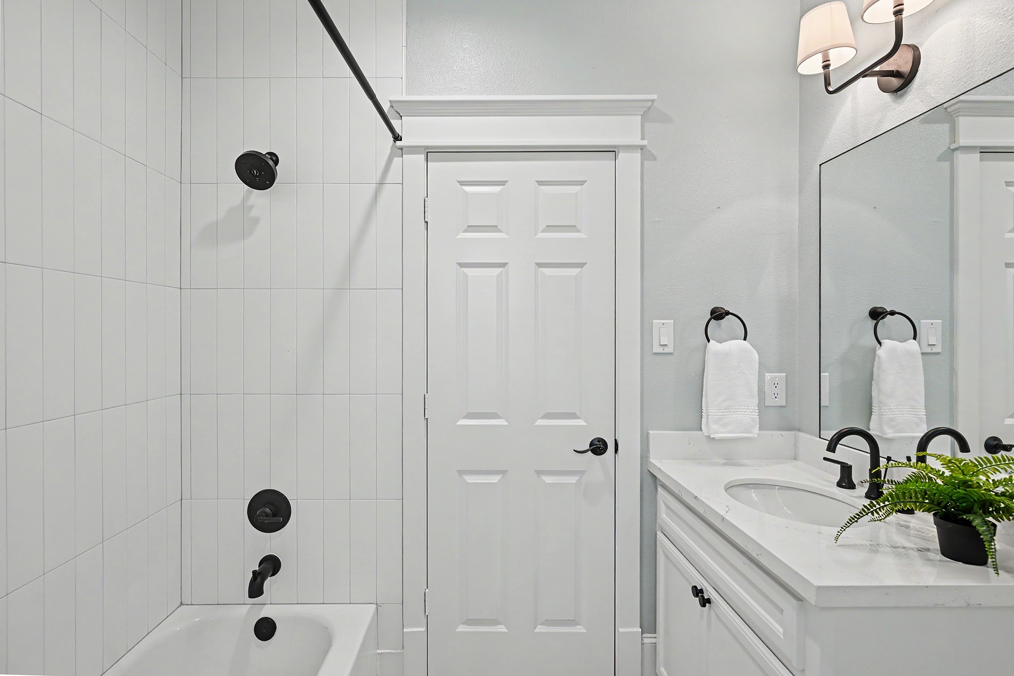 Hollywood bathroom for the secondary bedrooms with quartz counter vanity and shower/tub.