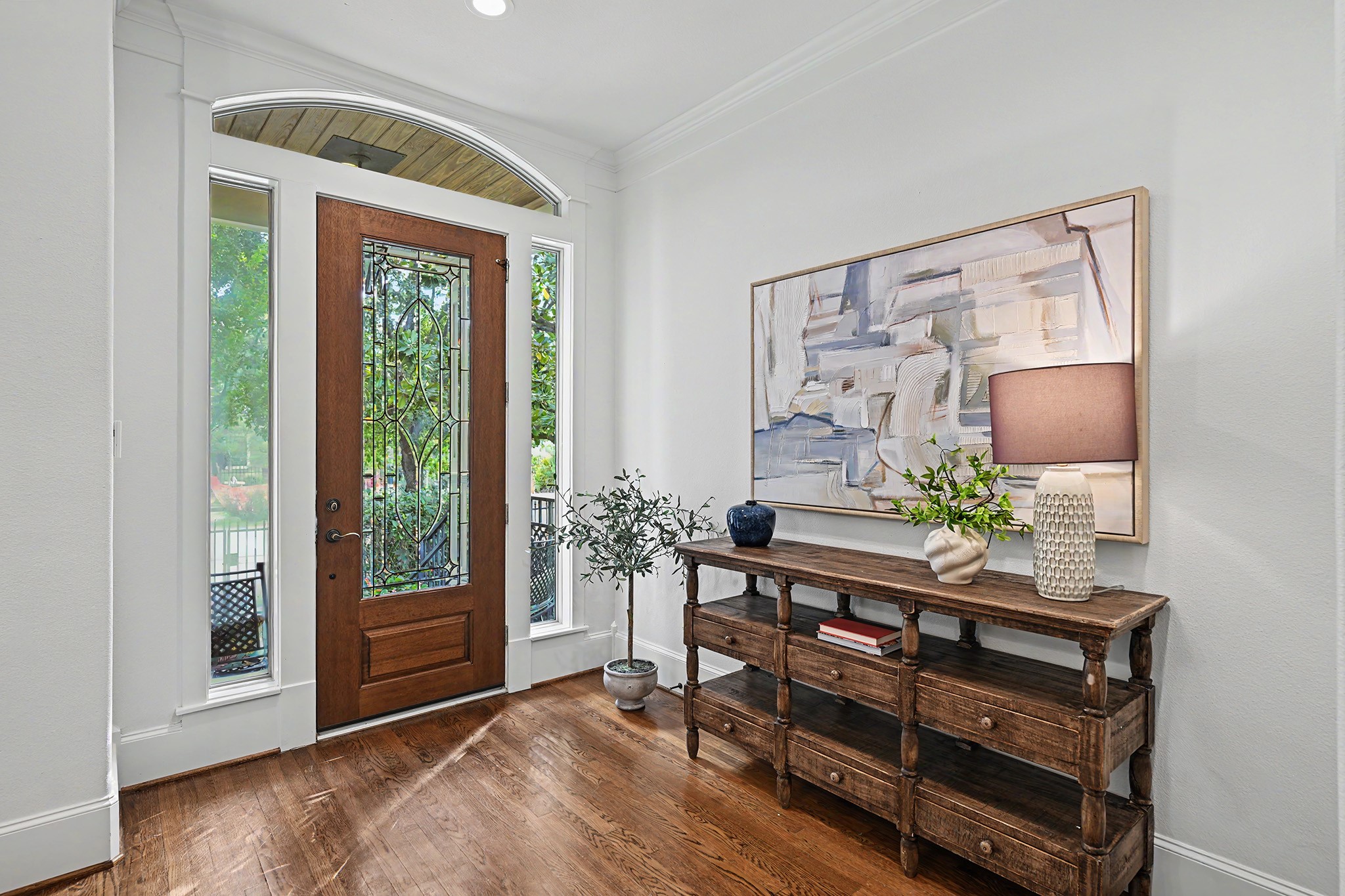 Entryway is a nice way to greet guests.