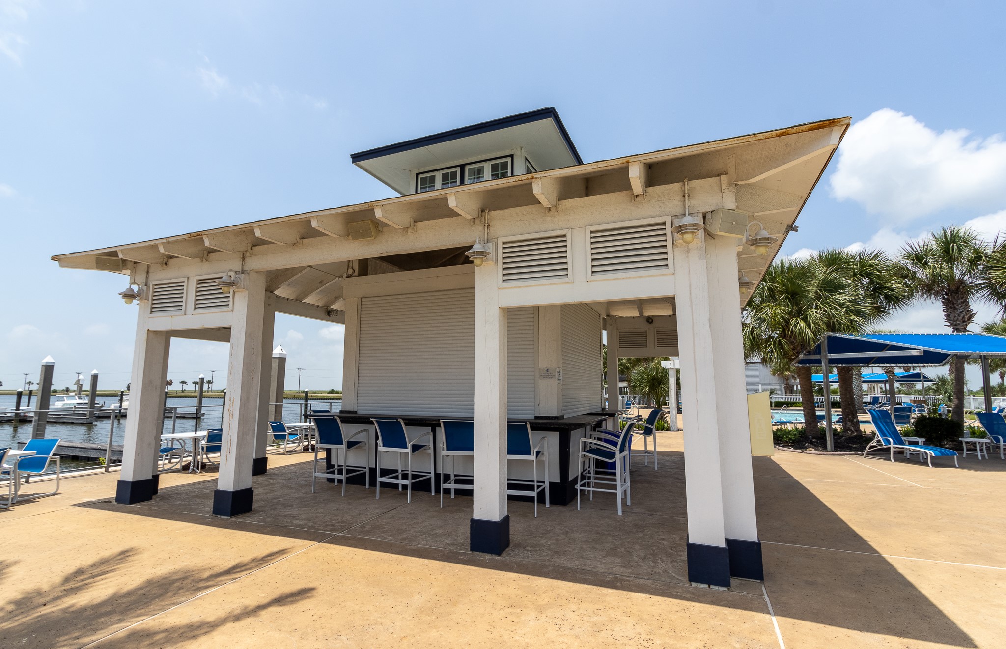 Pool bar
