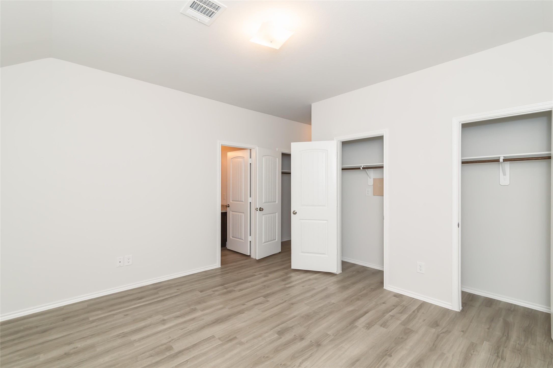 Photos may be representative of the floor plan and not the exact home. Finishes, layout, and features of the actual property for lease may vary.