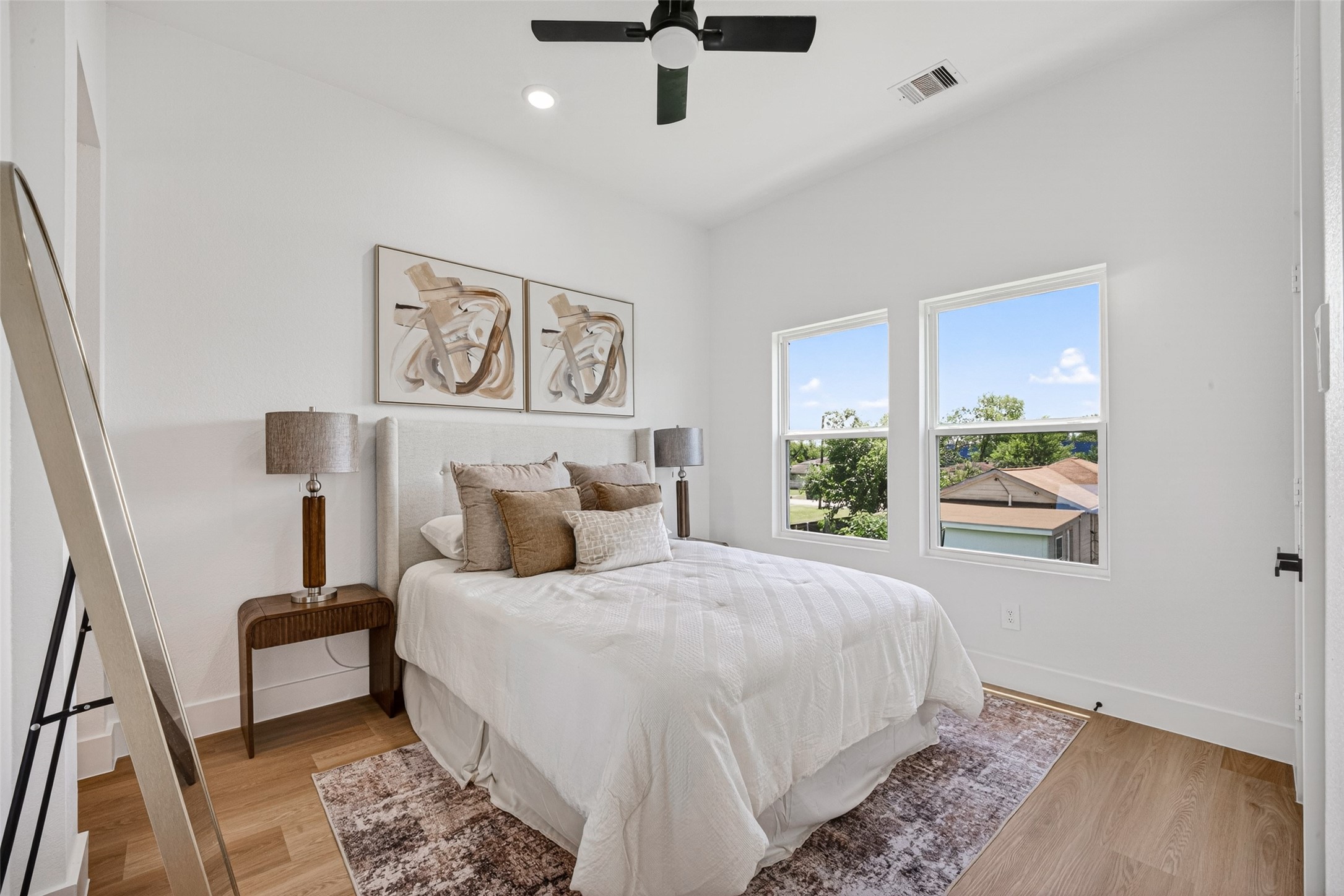 Secondary bedroom
