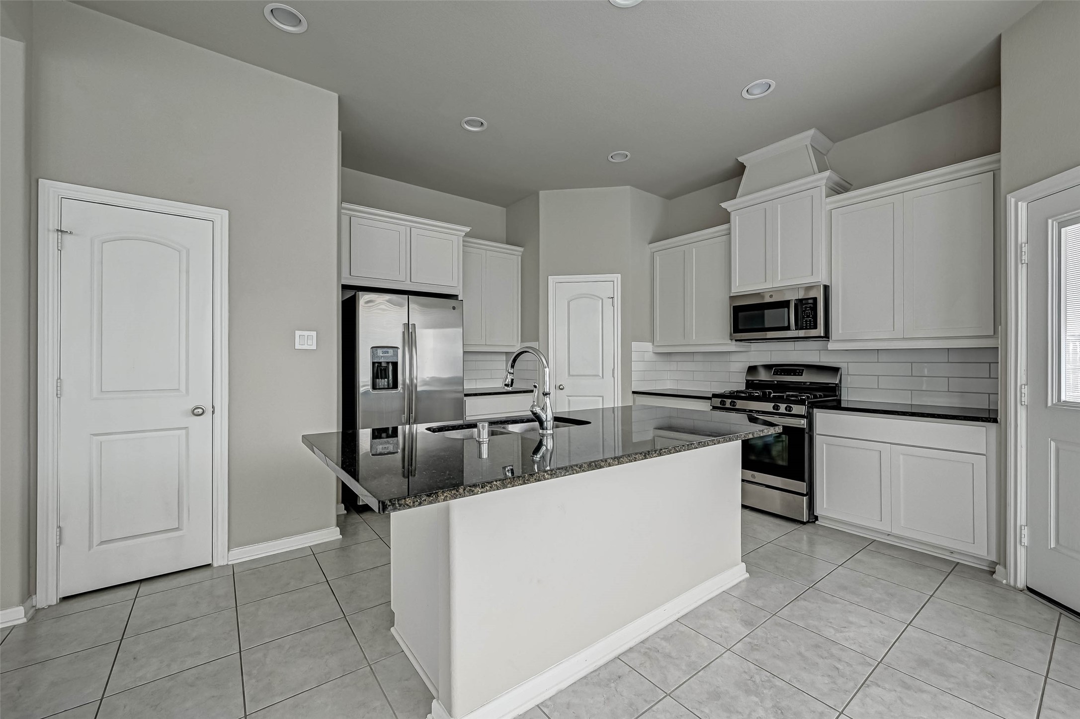 315 Biltmore Loop, Montgomery, TX 77316