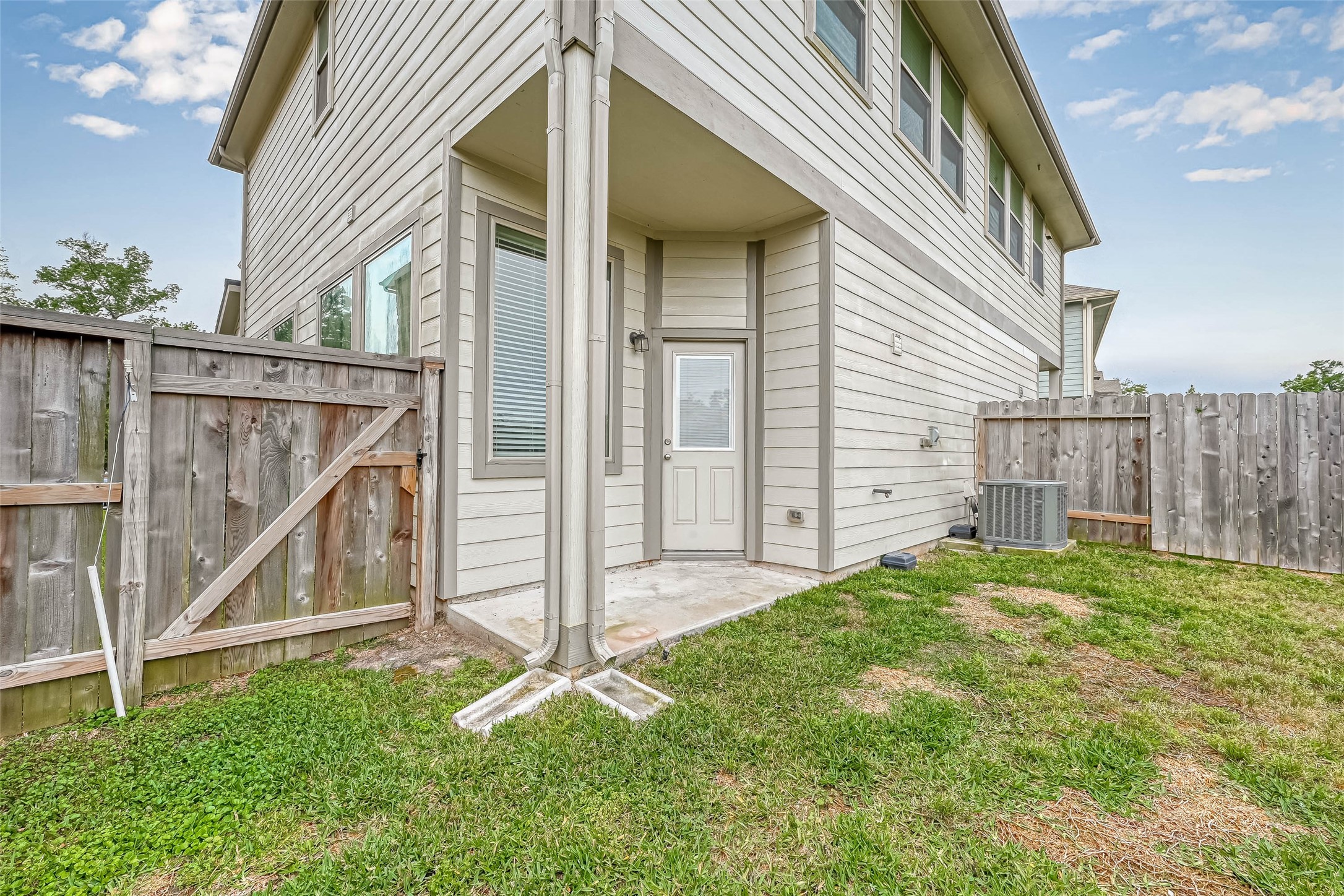 315 Biltmore Loop, Montgomery, TX 77316