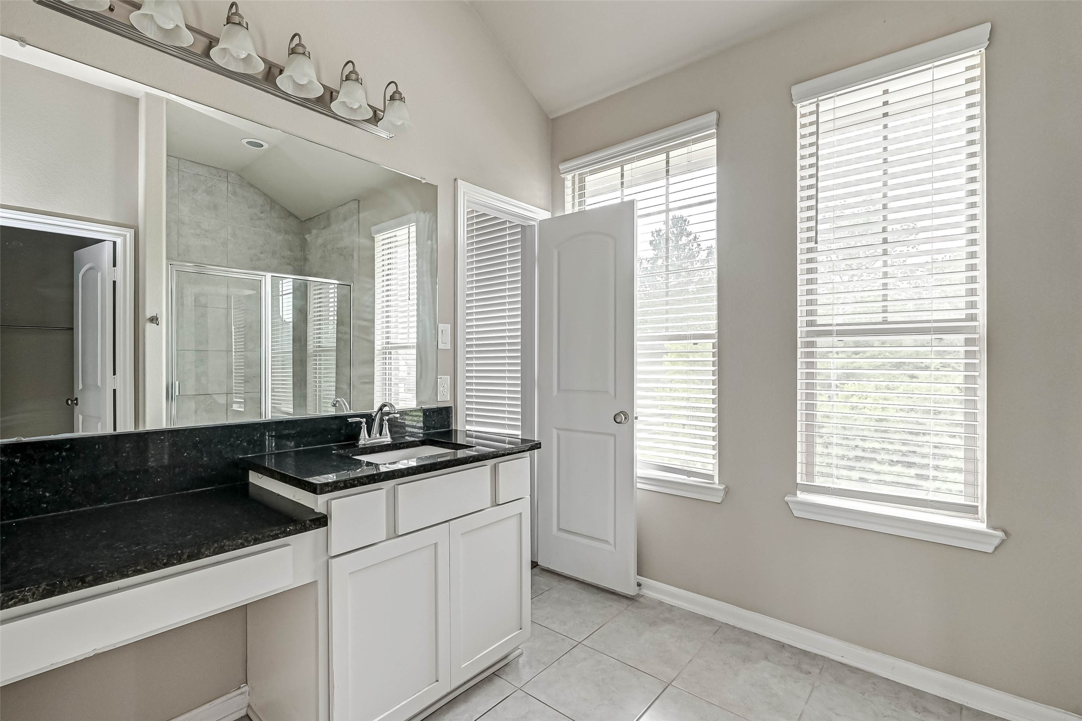 315 Biltmore Loop, Montgomery, TX 77316