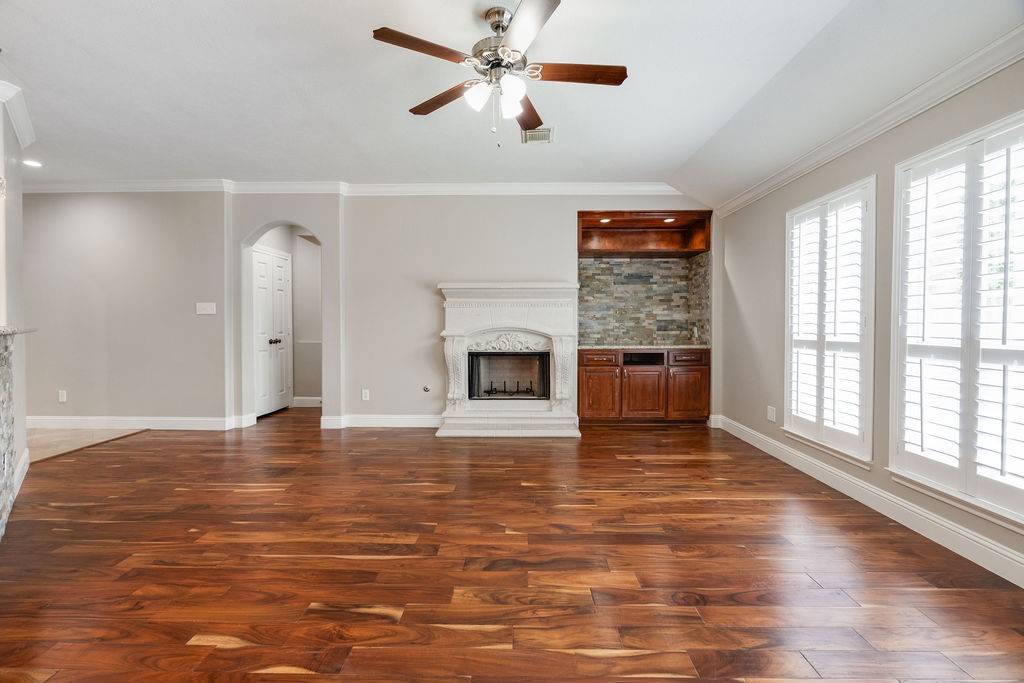 LIVING ROOM HAS A VIEW OF THE SALTWATER POOL.STONE FIRF PLACE.WOOD ENGINEERED FLOORS