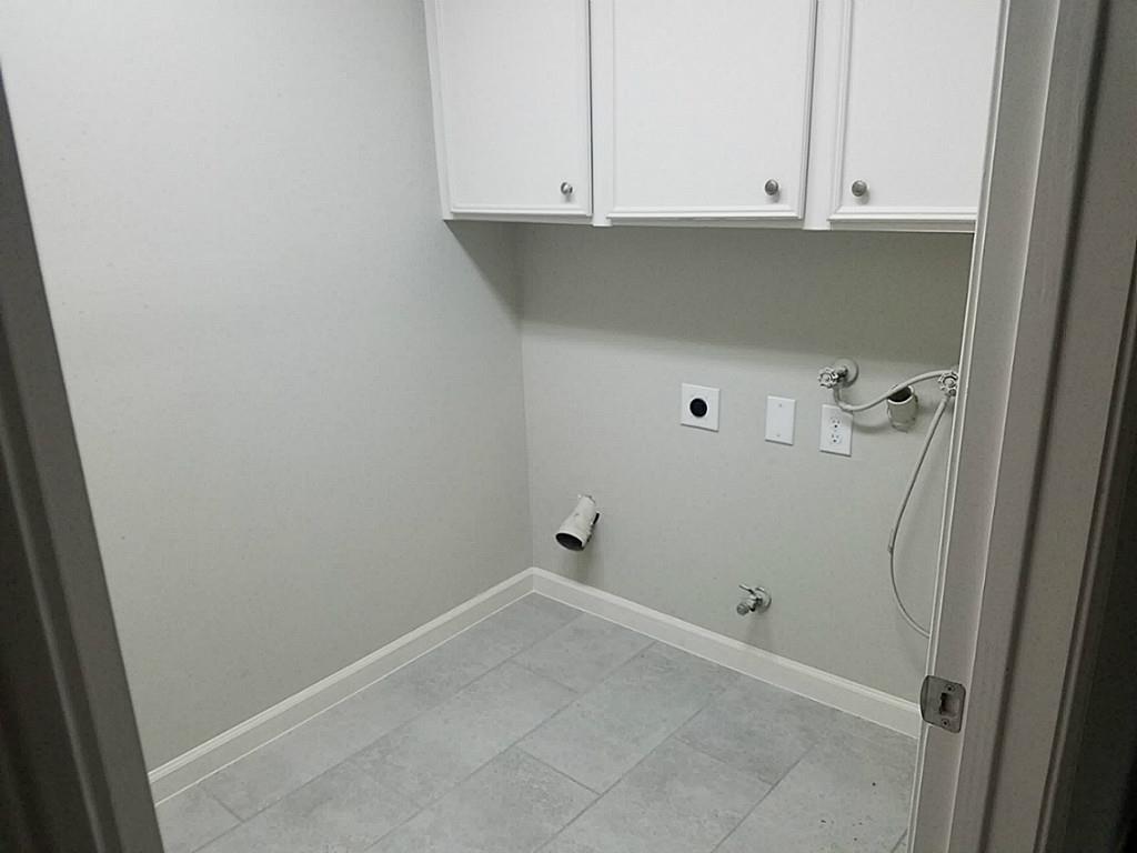 huge, neat and clean indoor utility room