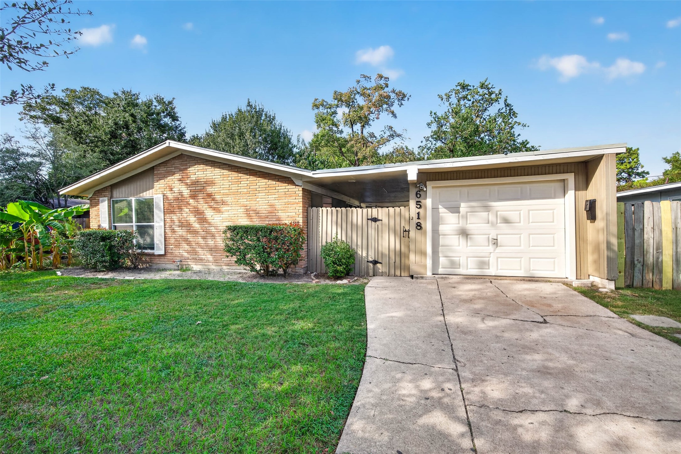 6518 Birdwood Road, Houston, TX 77074 6518 Birdwood Road, Houston, TX 77074