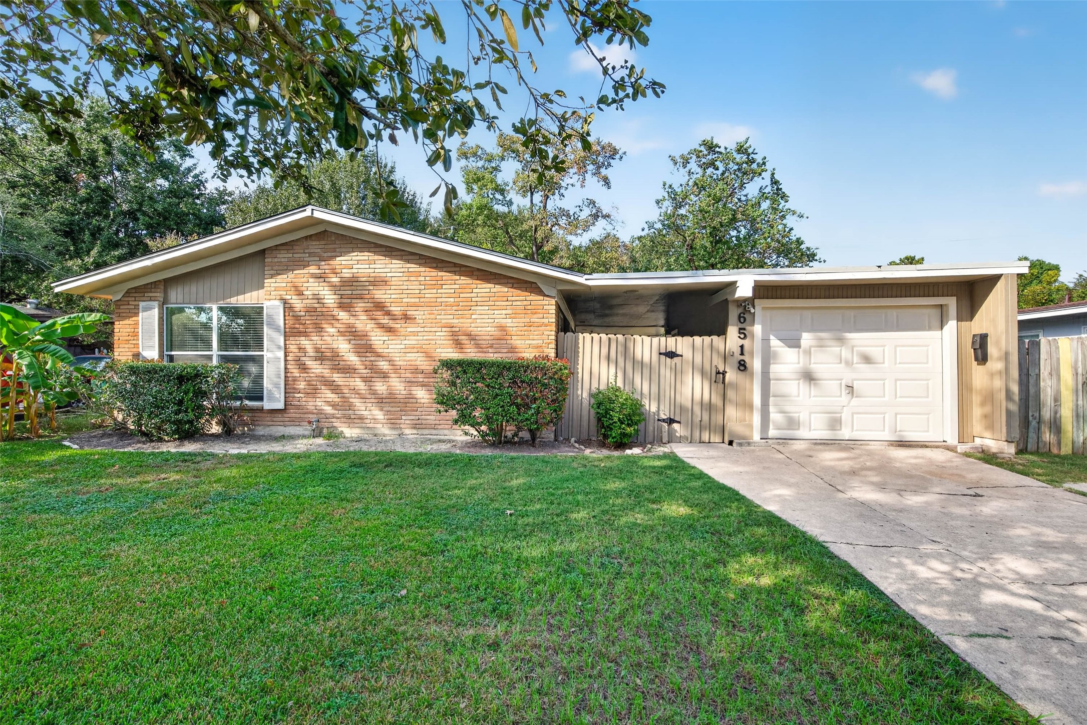 6518 Birdwood Road, Houston, TX 77074 6518 Birdwood Road, Houston, TX 77074